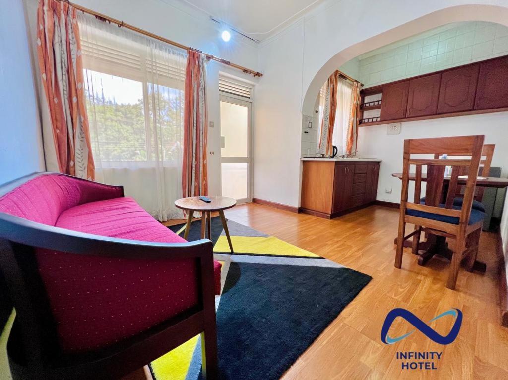Standard Suite - Photo 2