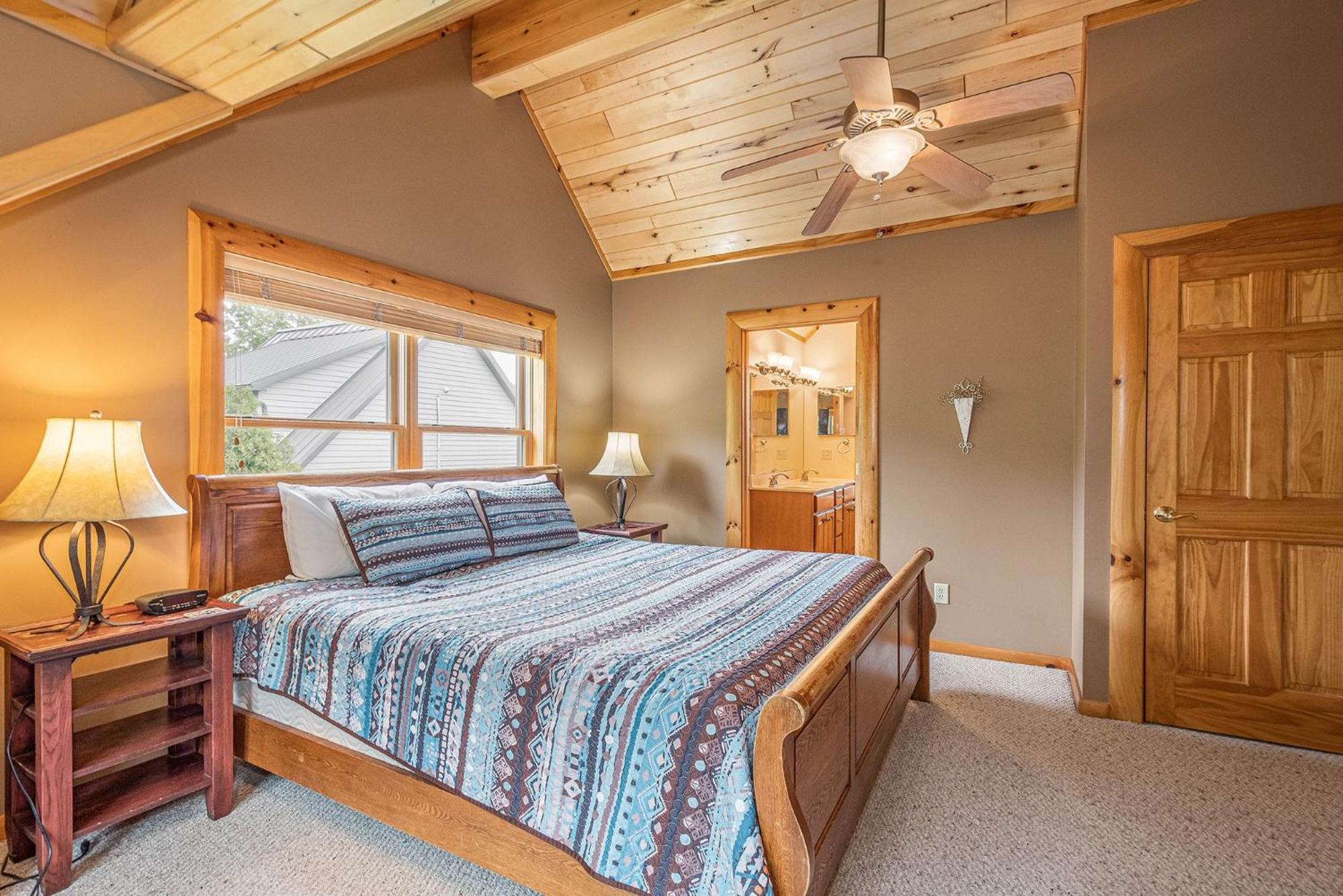 Six-Bedroom House photo 2