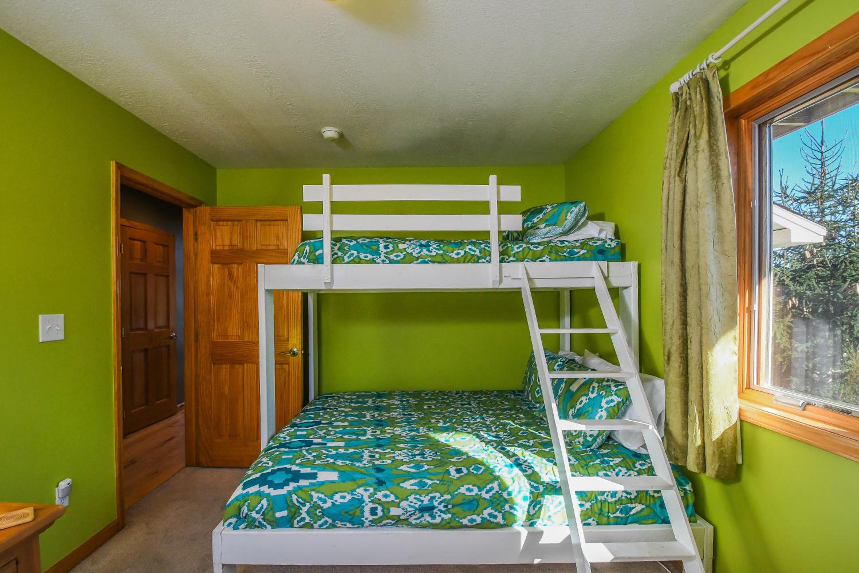 Four-Bedroom House photo 3