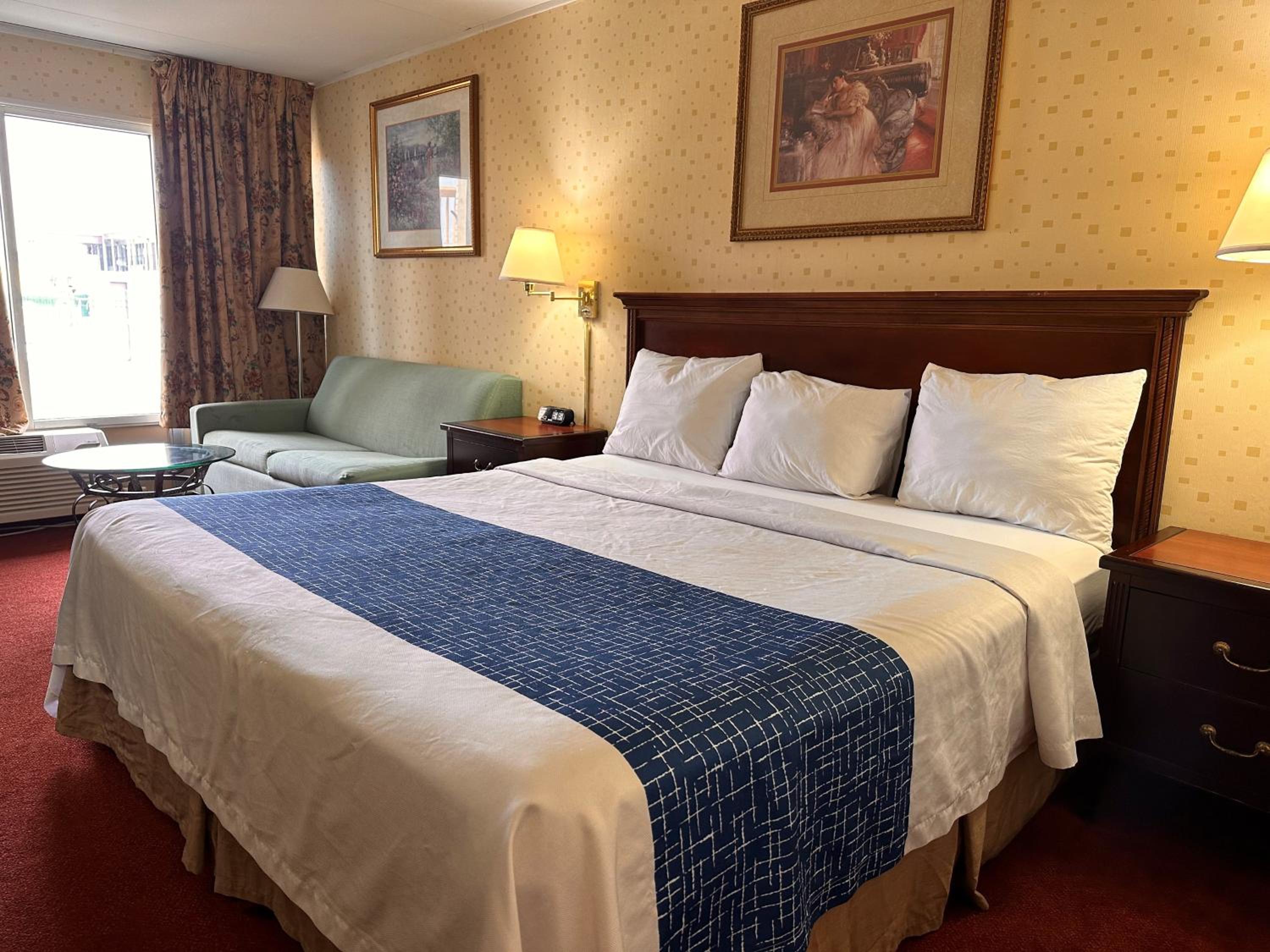 King Room - Non-Smoking - Photo 1