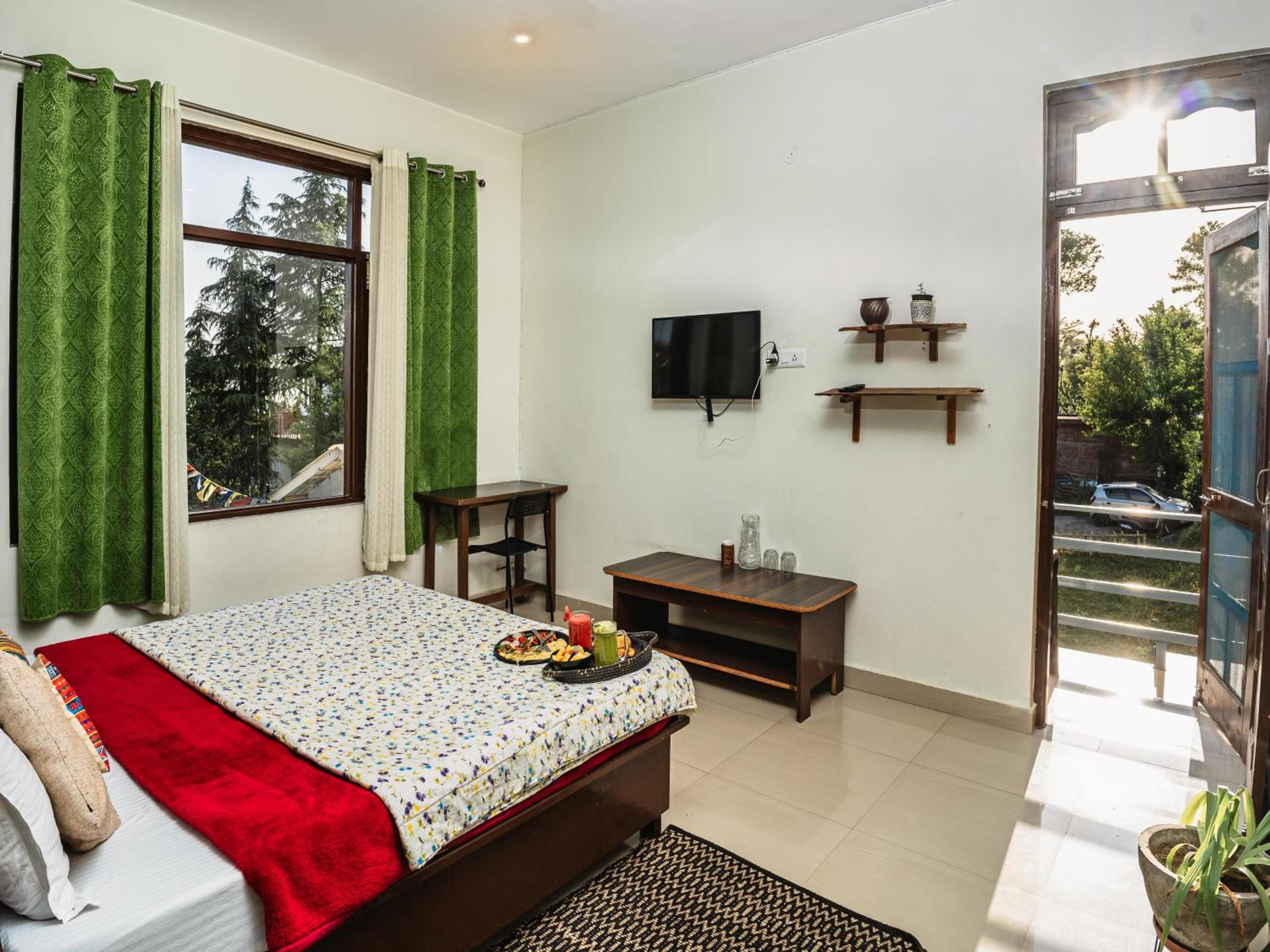 Deluxe Double Room with Balcony photo 3