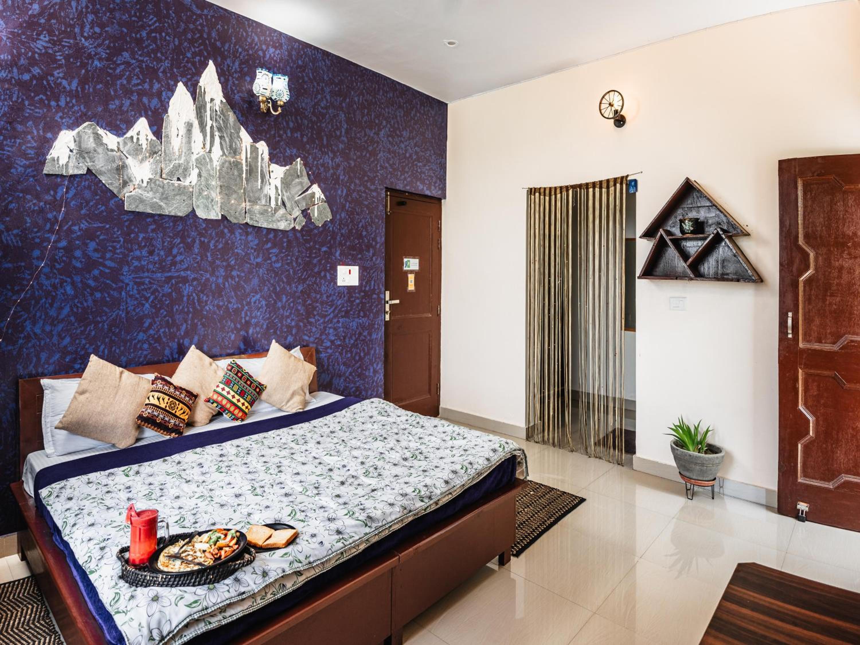 Deluxe Double Room with Balcony photo 2