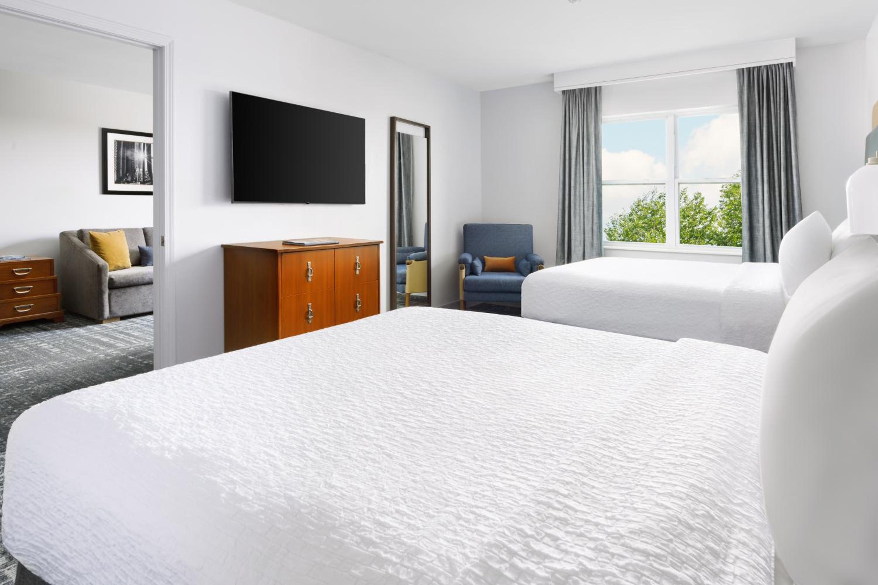 1 Bedroom Suite with Two Queen Beds -Non-Smoking - Photo 12