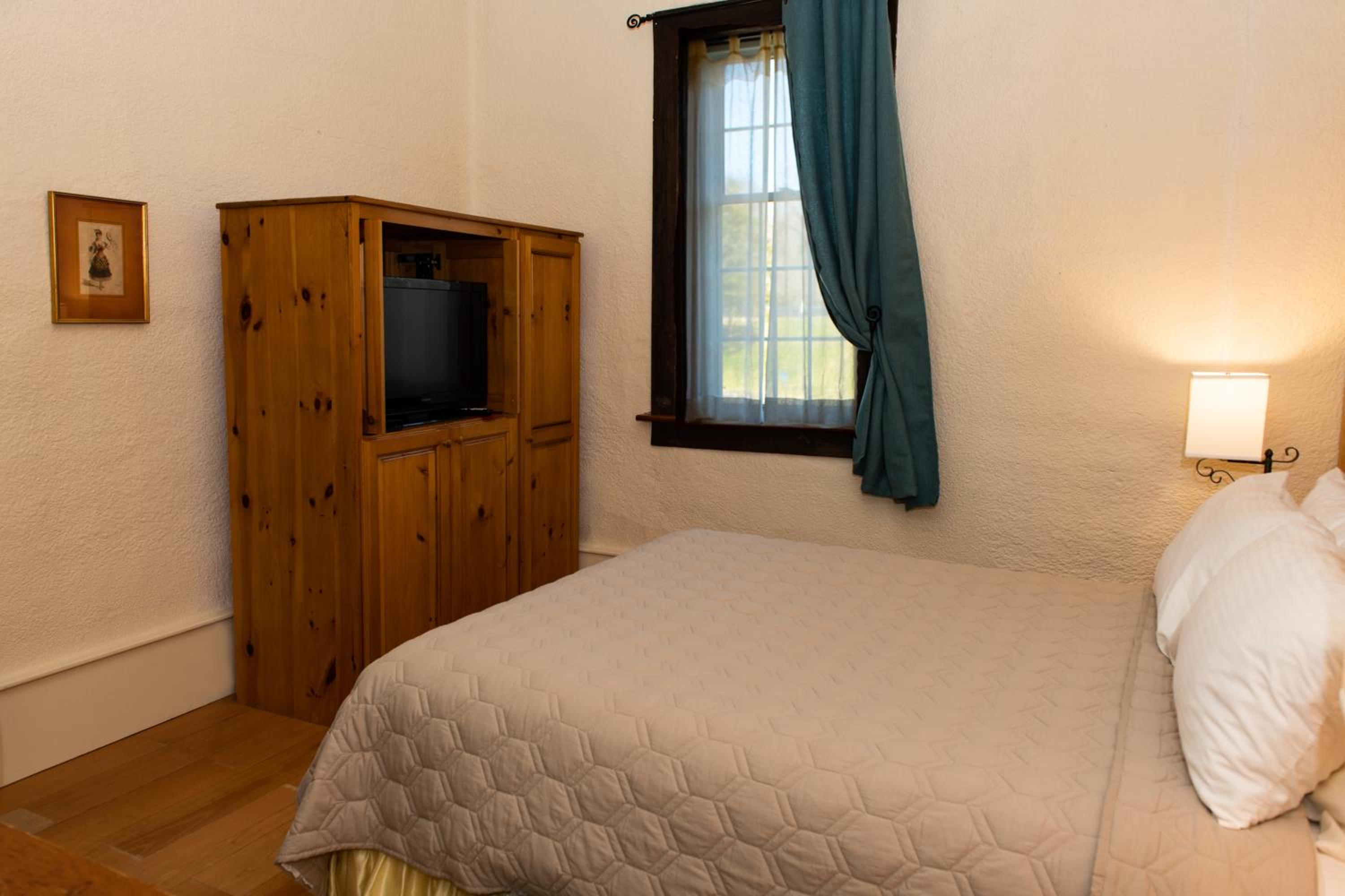 Standard Queen Room - Photo 4