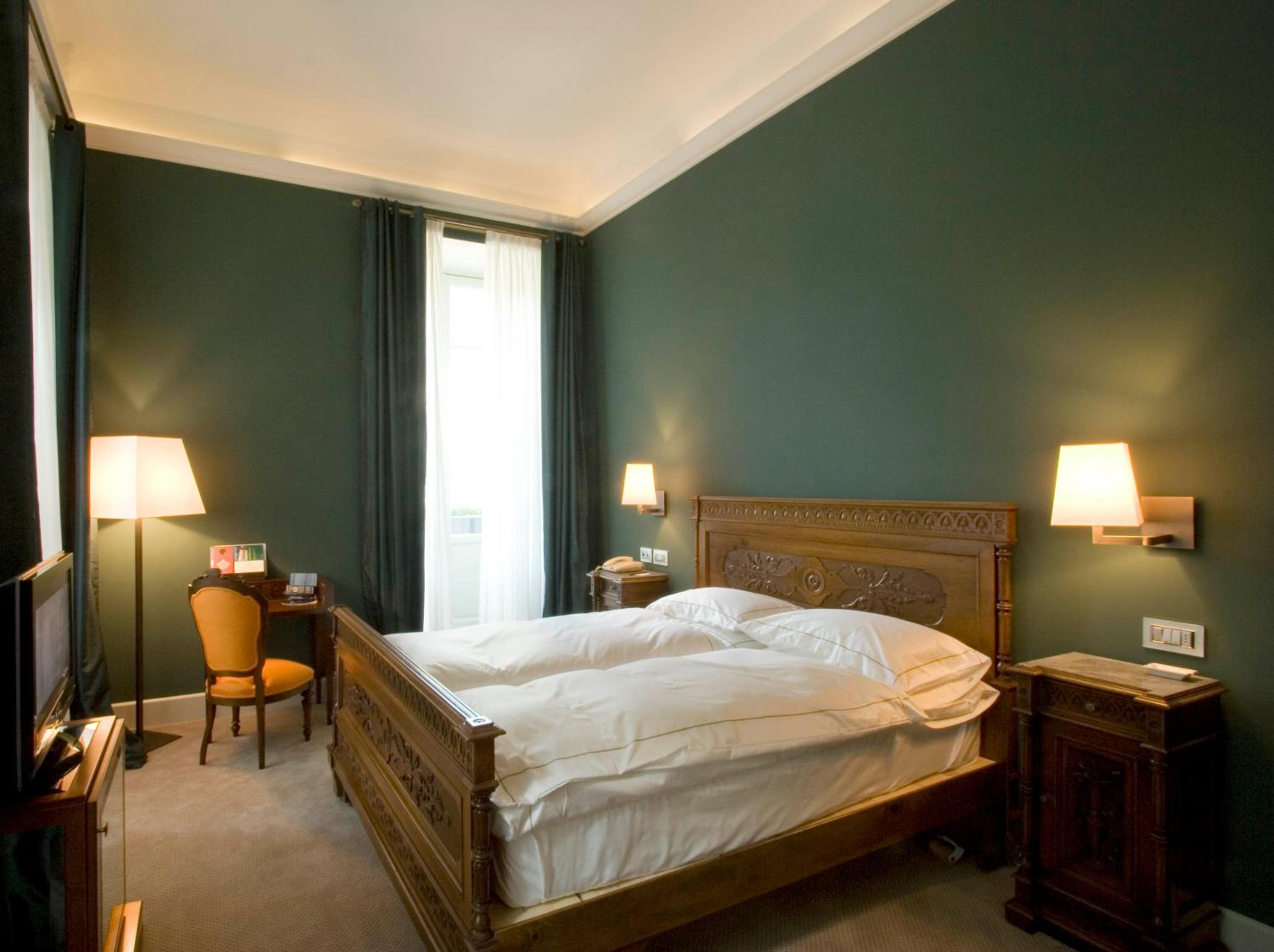 Deluxe Queen Room with View - Non-Smoking - Photo 5