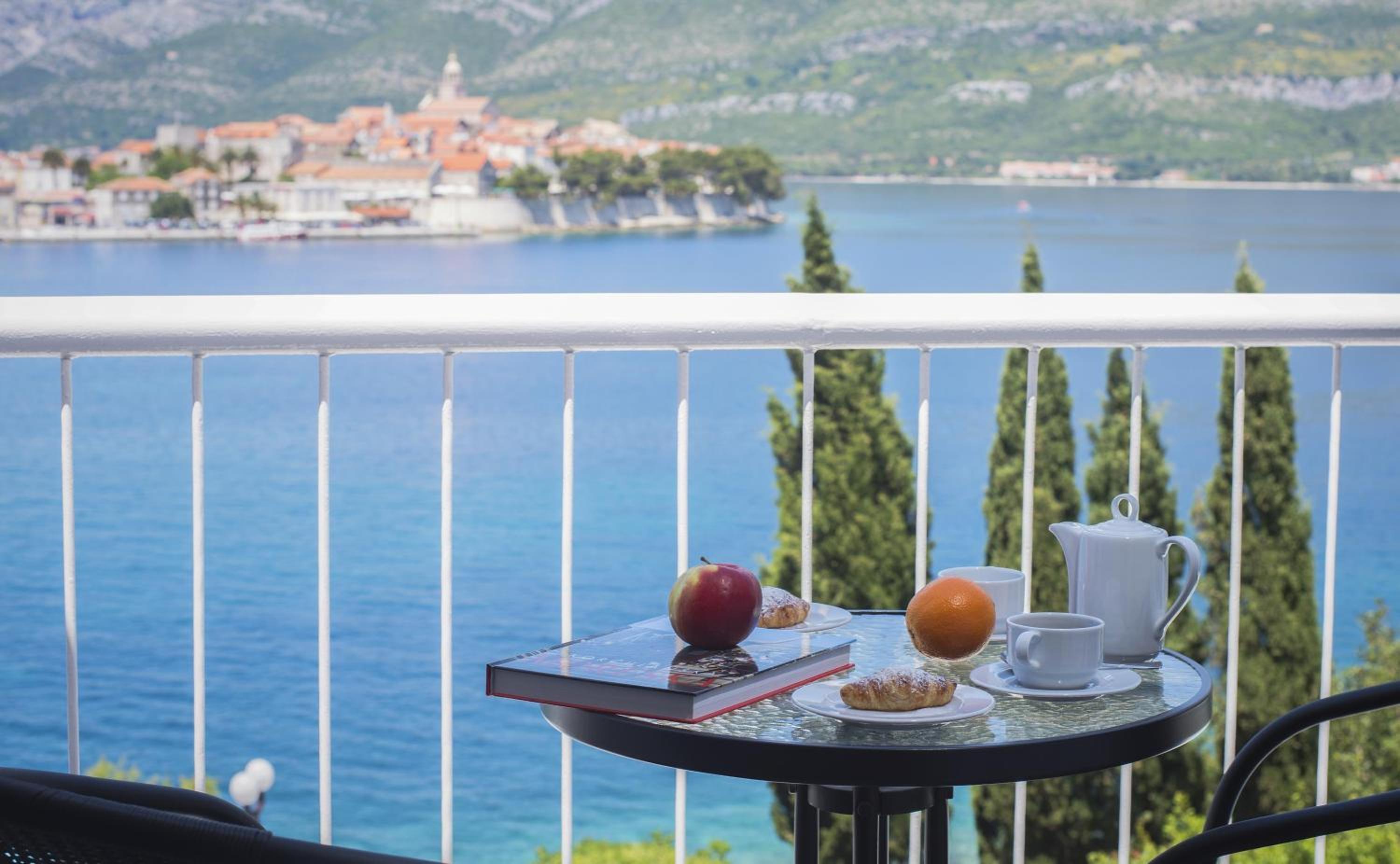 Superior Double Room with Seaside Balcony - Photo 5