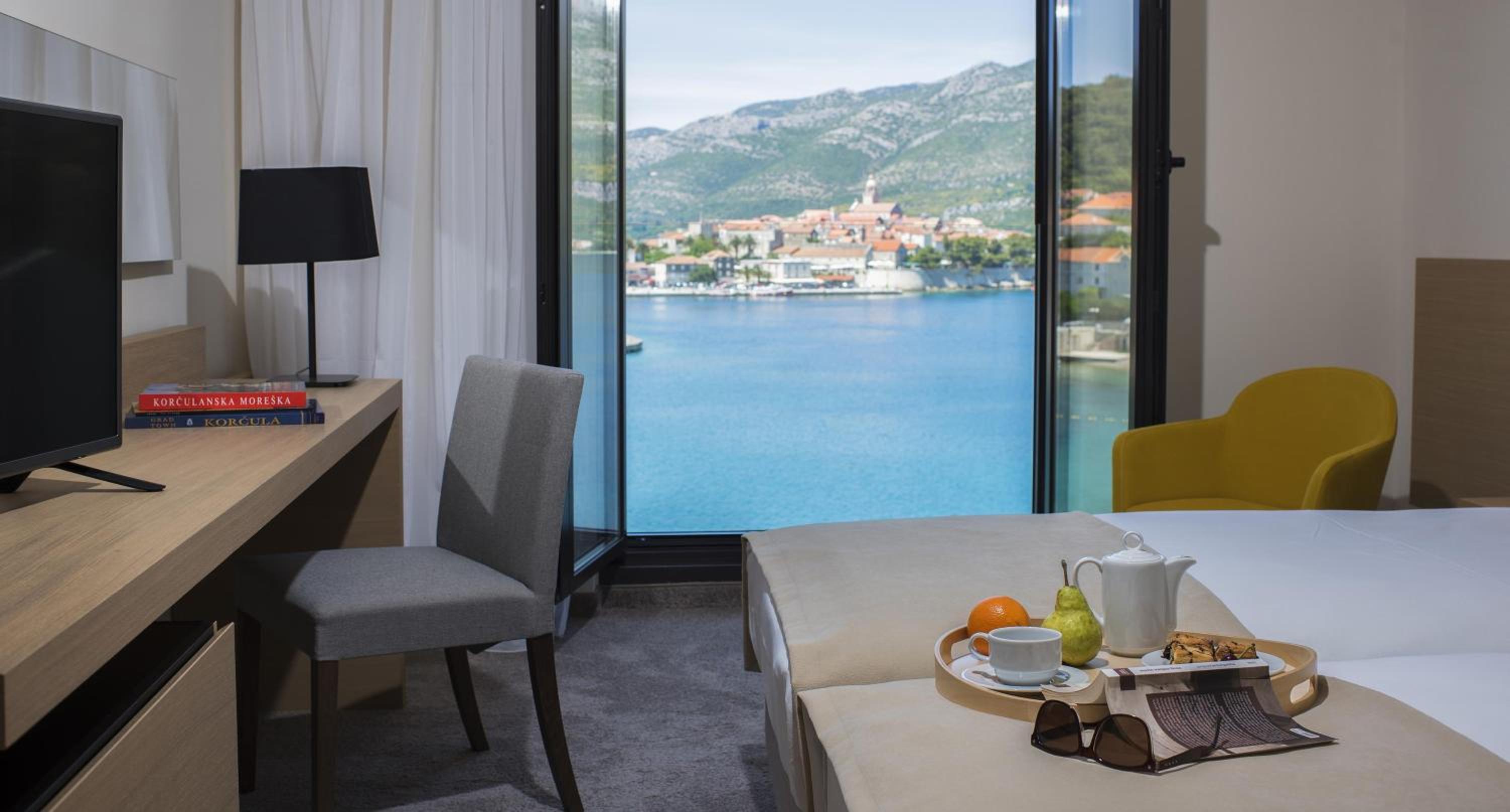 Superior Double Room with Seaside Balcony - Photo 6