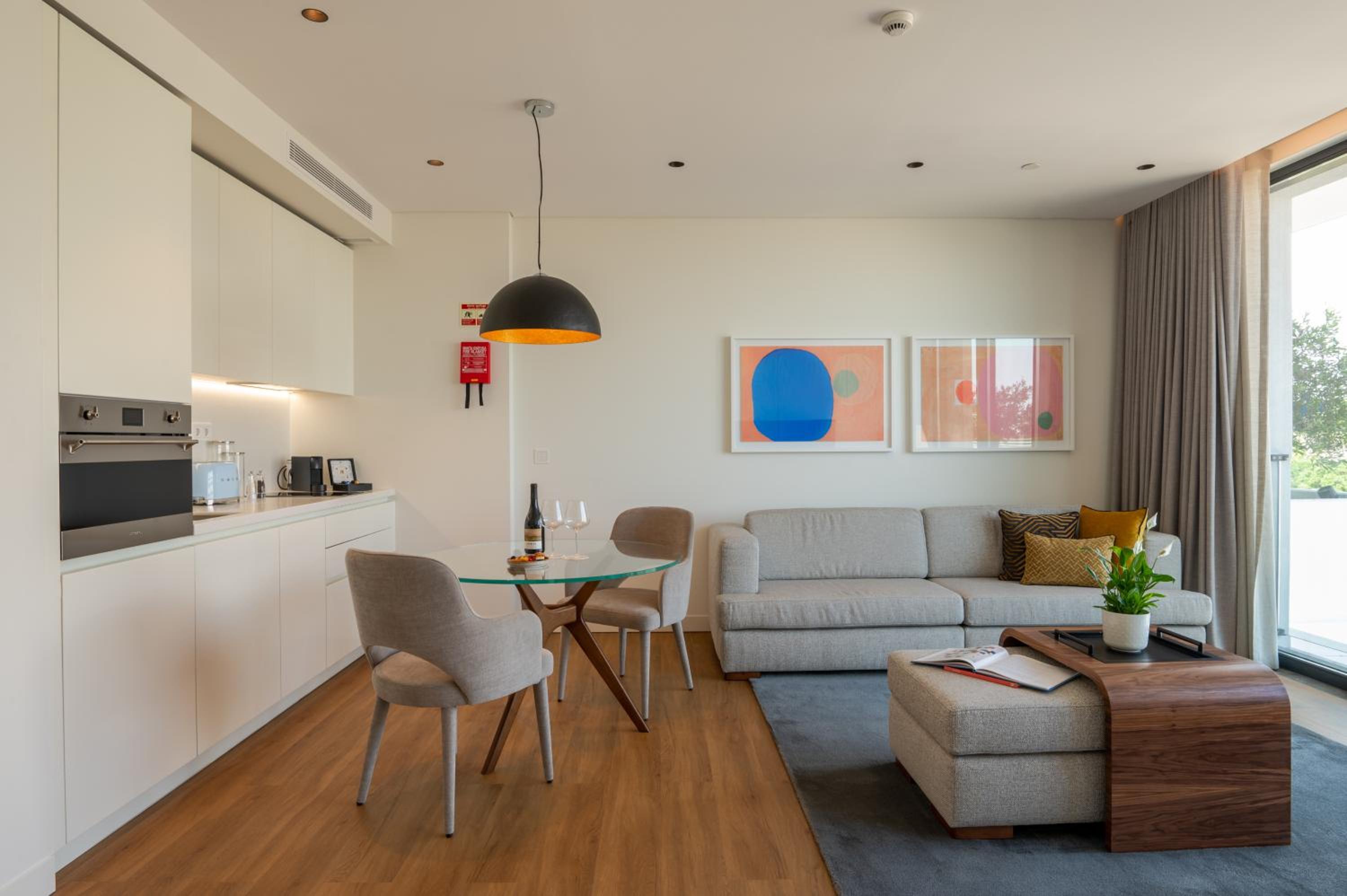 One-Bedroom Apartment - Photo 2