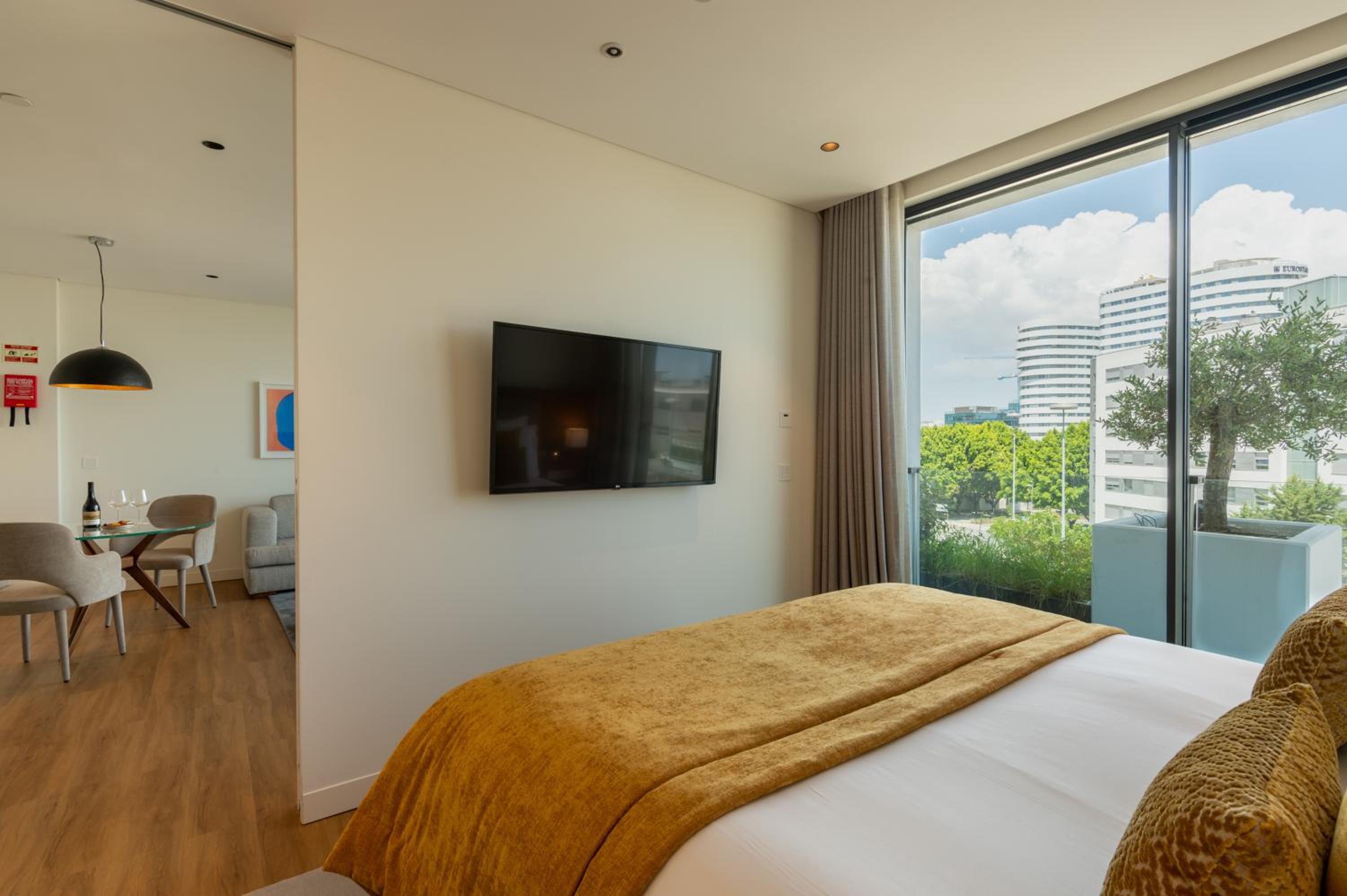One-Bedroom Apartment - Photo 3