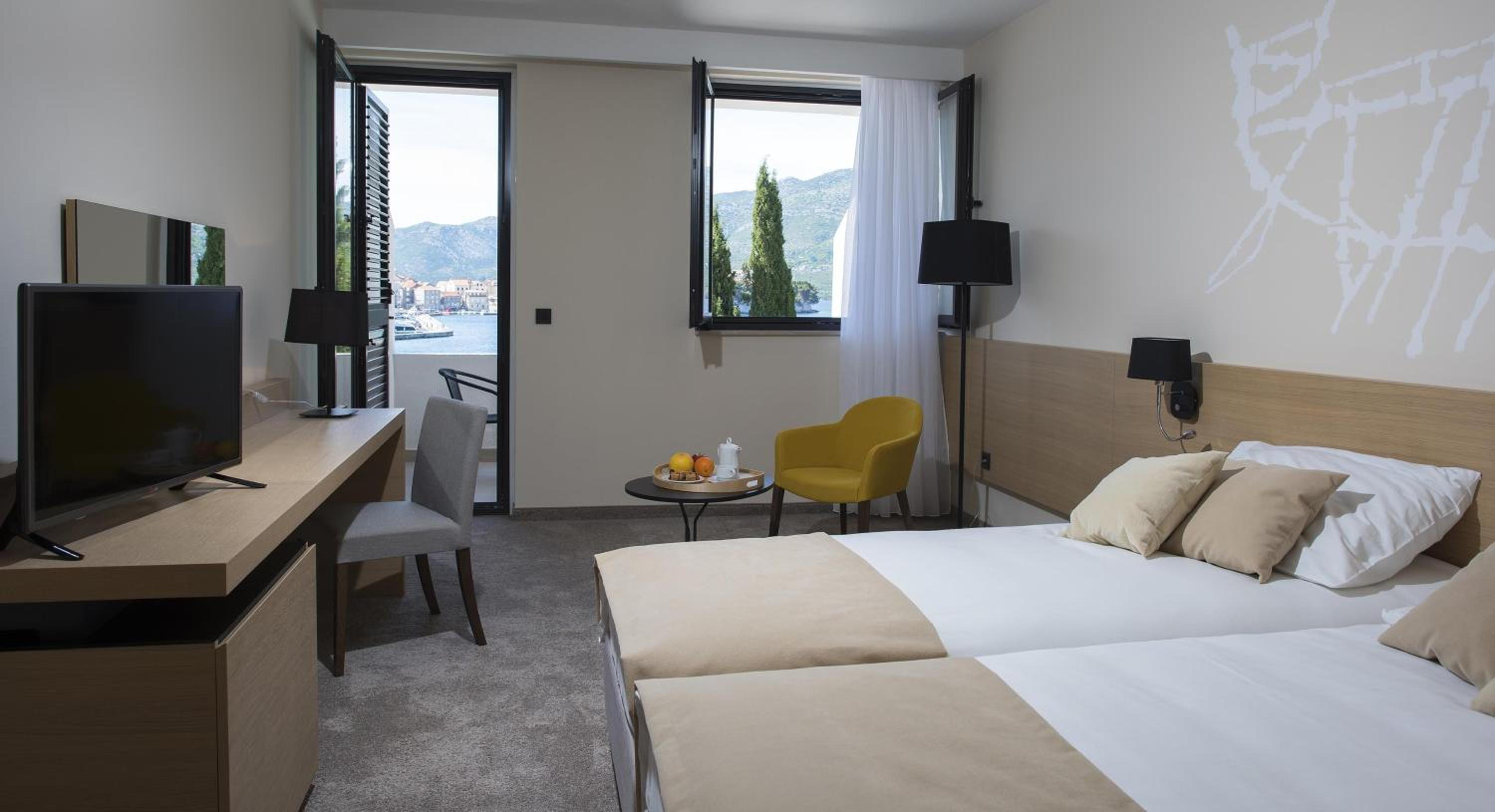 Superior Double Room with Seaside Balcony and Extra Bed photo 2