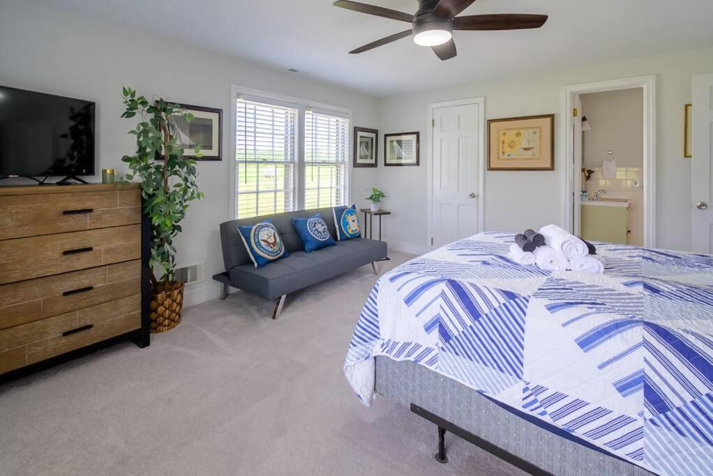 Three-Bedroom House photo 3