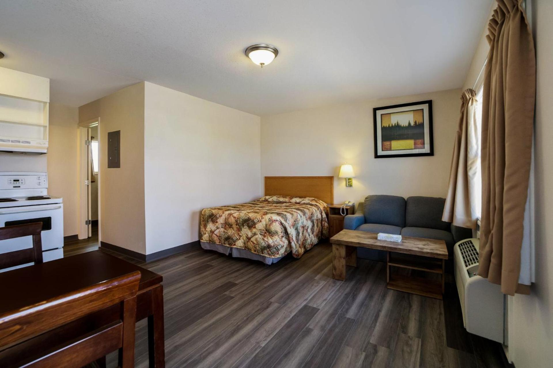 2 Double Beds Kitchenette Suite Non Smoking photo 2
