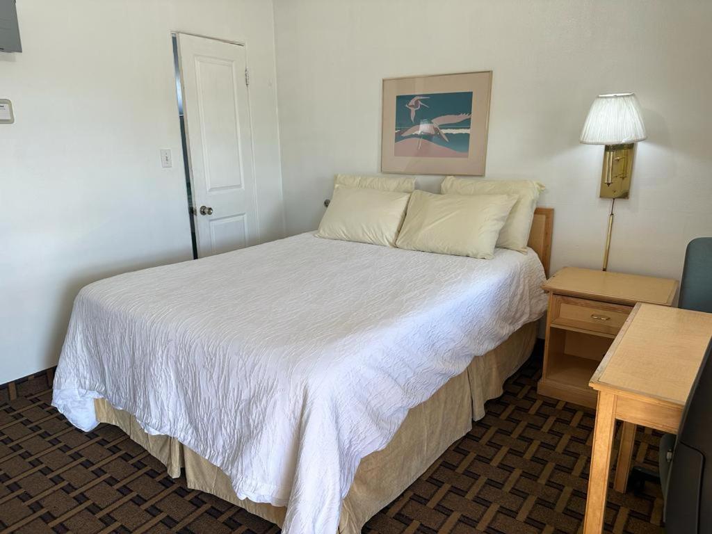 Queen Room photo 2