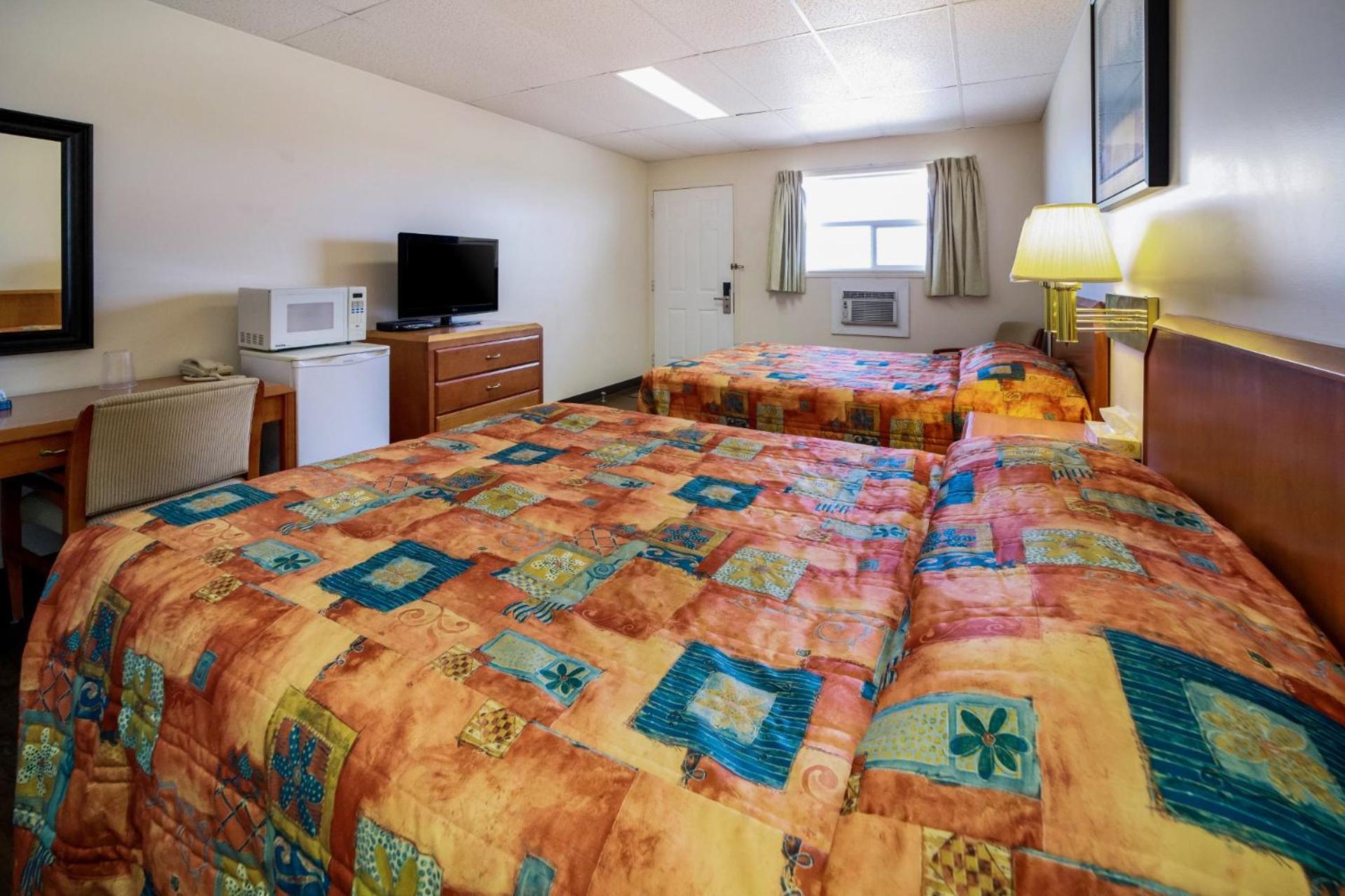  2 Queen Beds Non Smoking - Photo 2