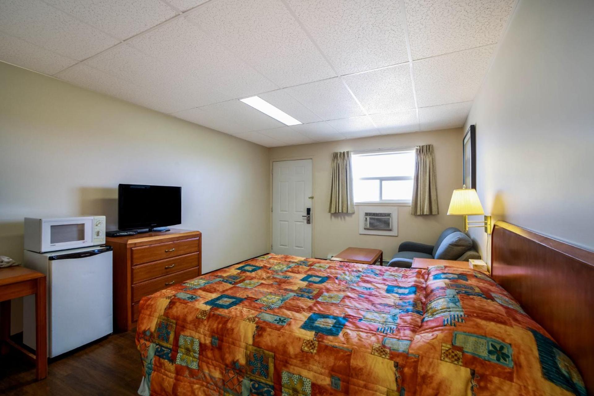 1 Queen Bed Non Smoking - Photo 1
