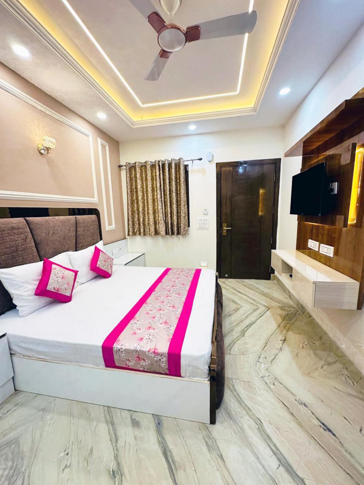 Day Use Room For 6 Hours, Strictly From 12 Pm To 6 Pm No Over Night Stay Allowed photo 1