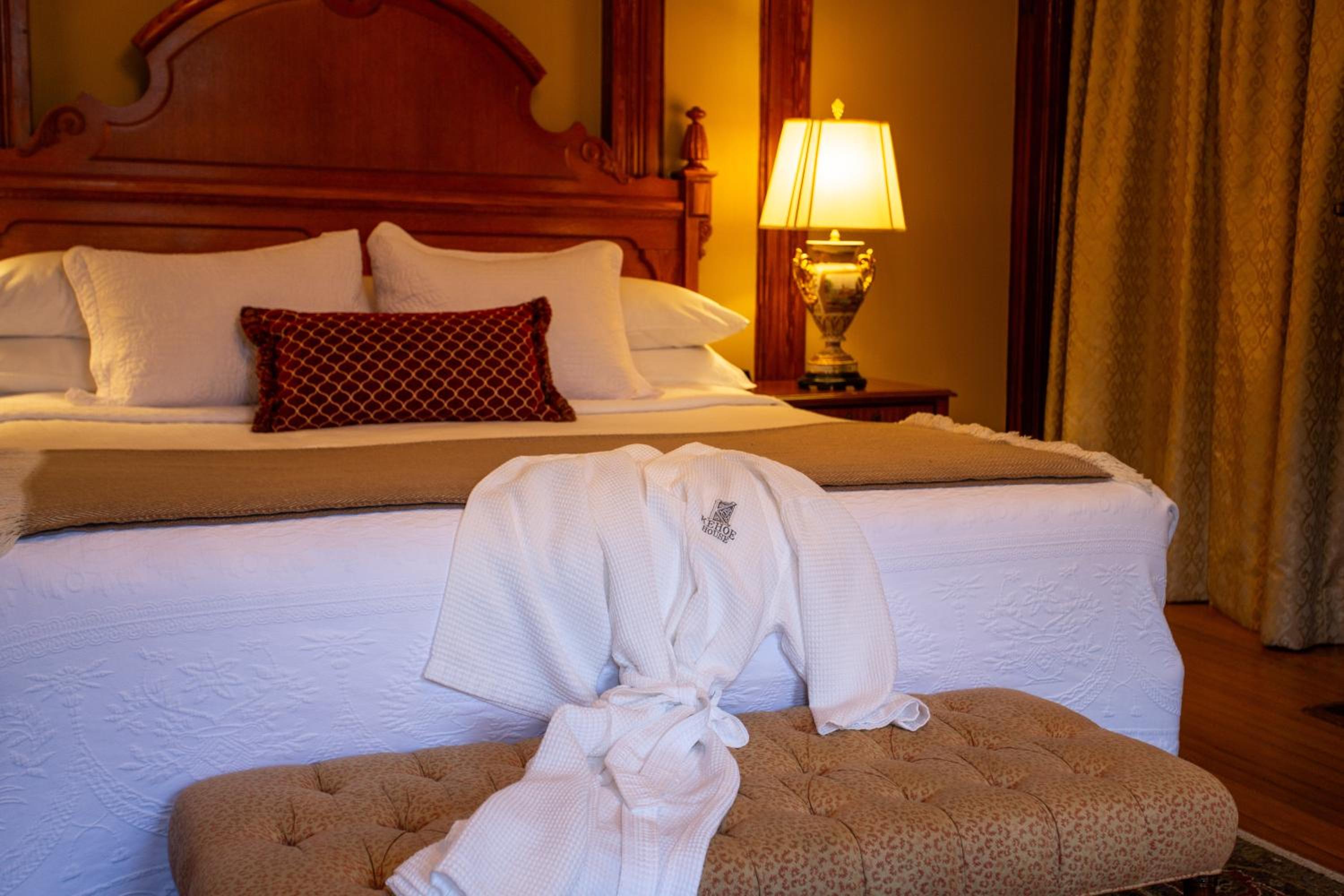 John Wesley - Luxury King Room