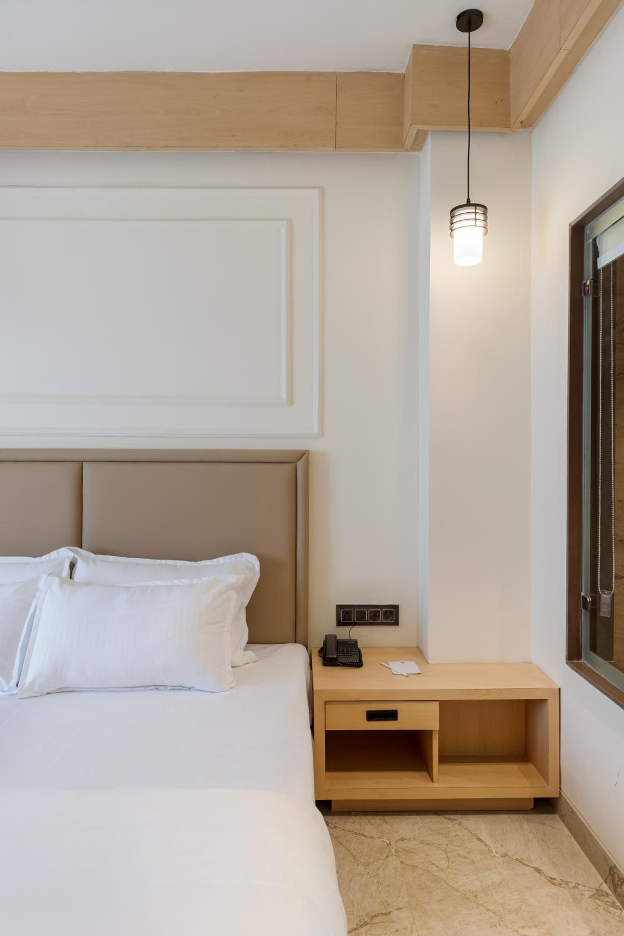 Queen Room with Pool View