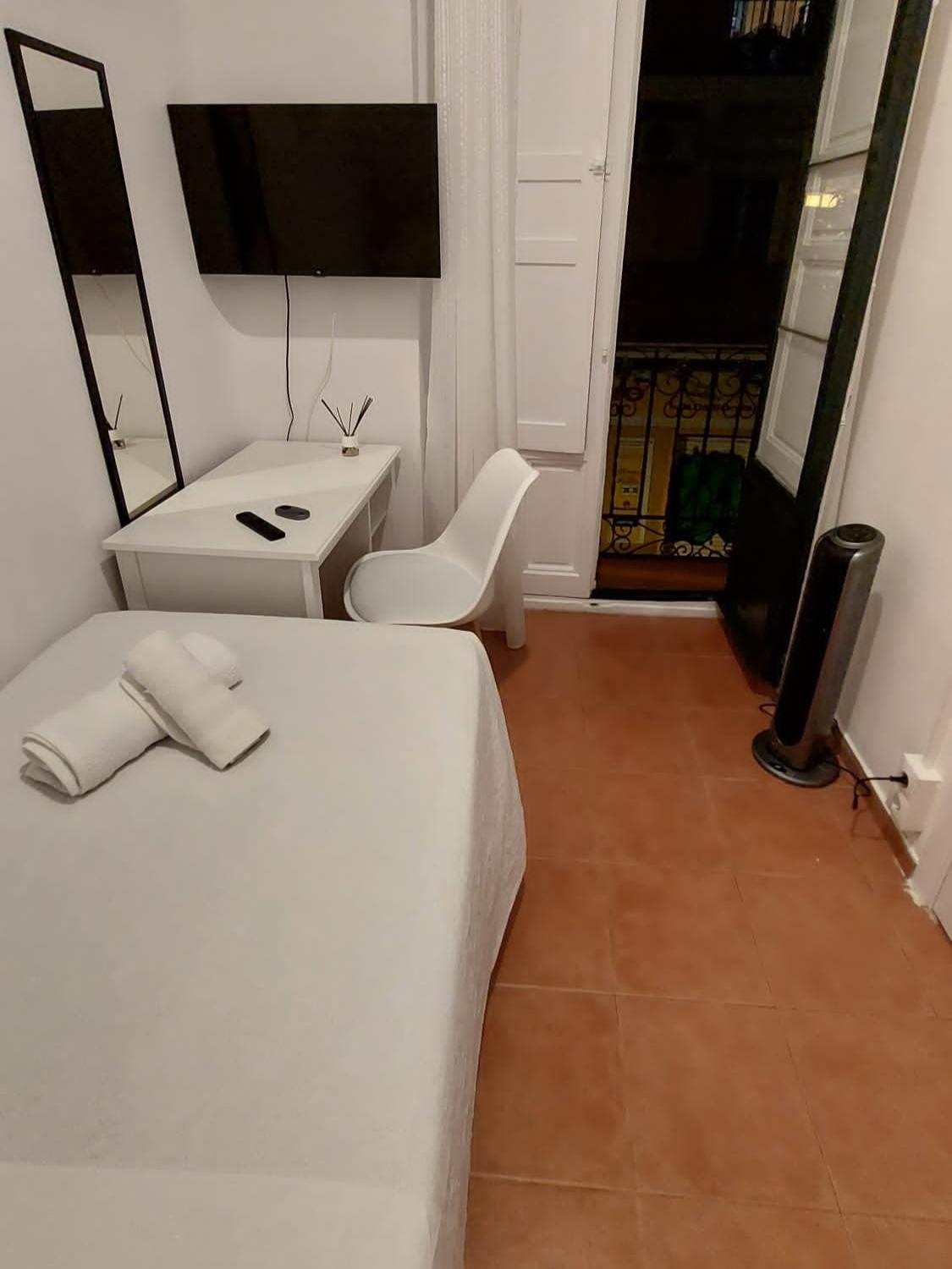 Single Room with Balcony photo 3