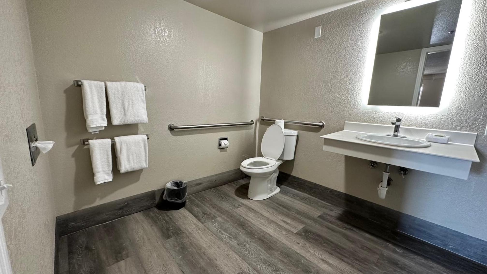 King Room - Disability Access - Photo 2
