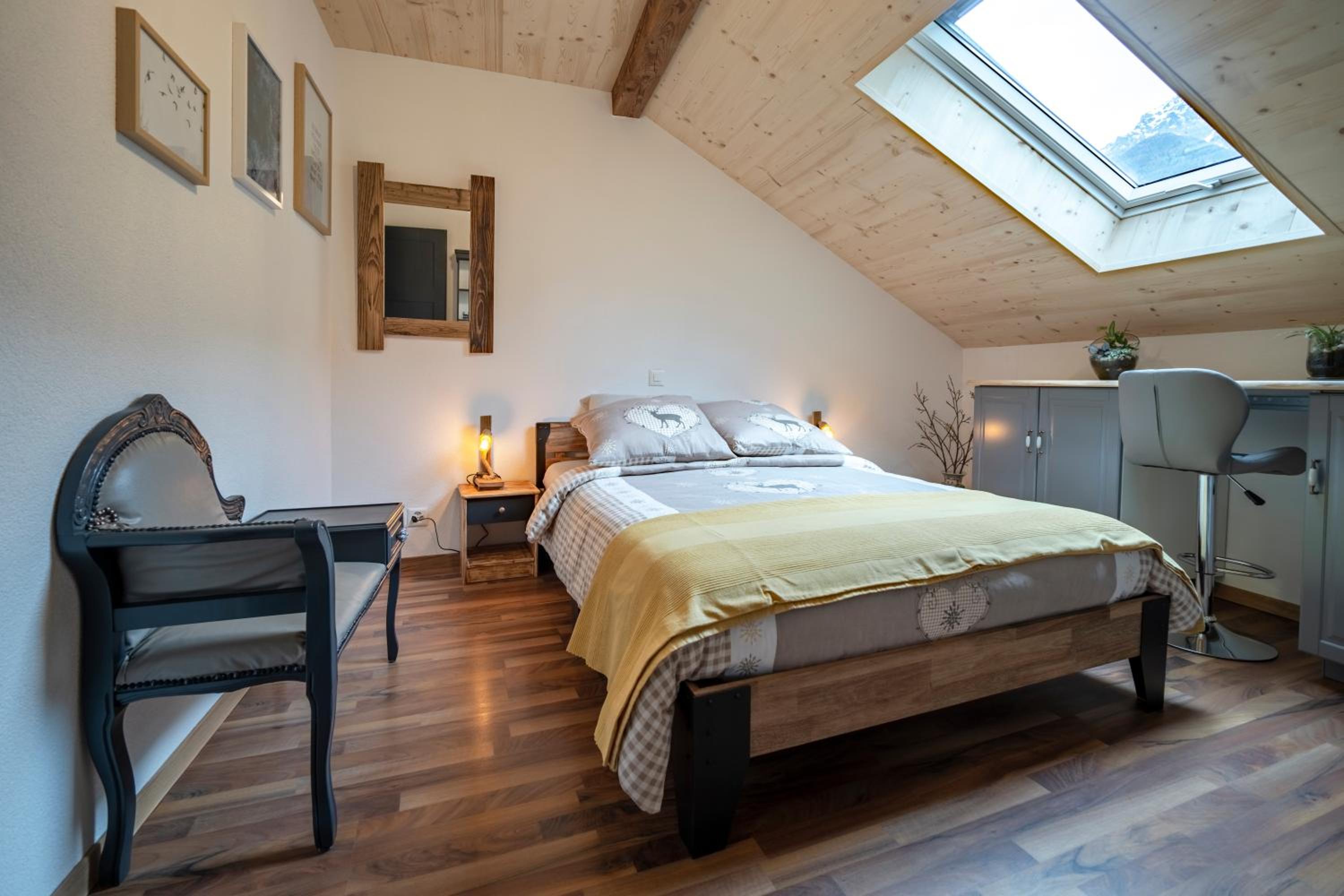 Single Room with Shared Bathroom photo 3