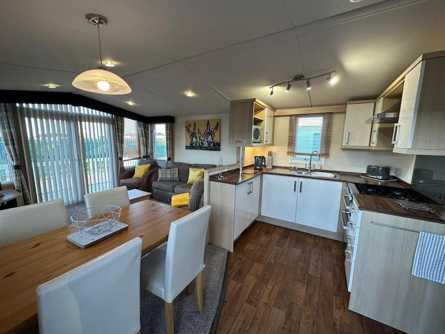 Three-Bedroom House photo 2