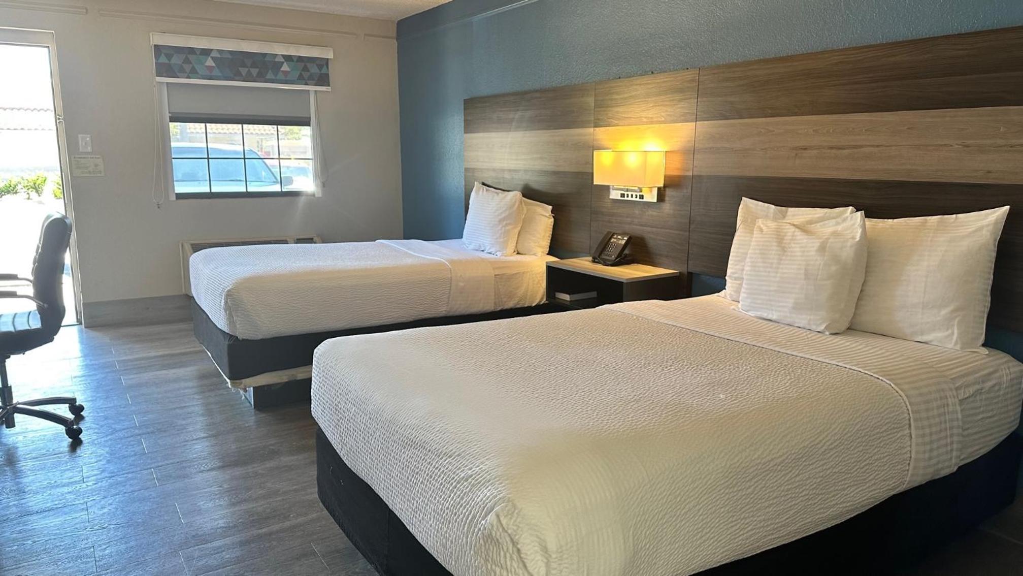 Double Room with Two Double Beds - Photo 4