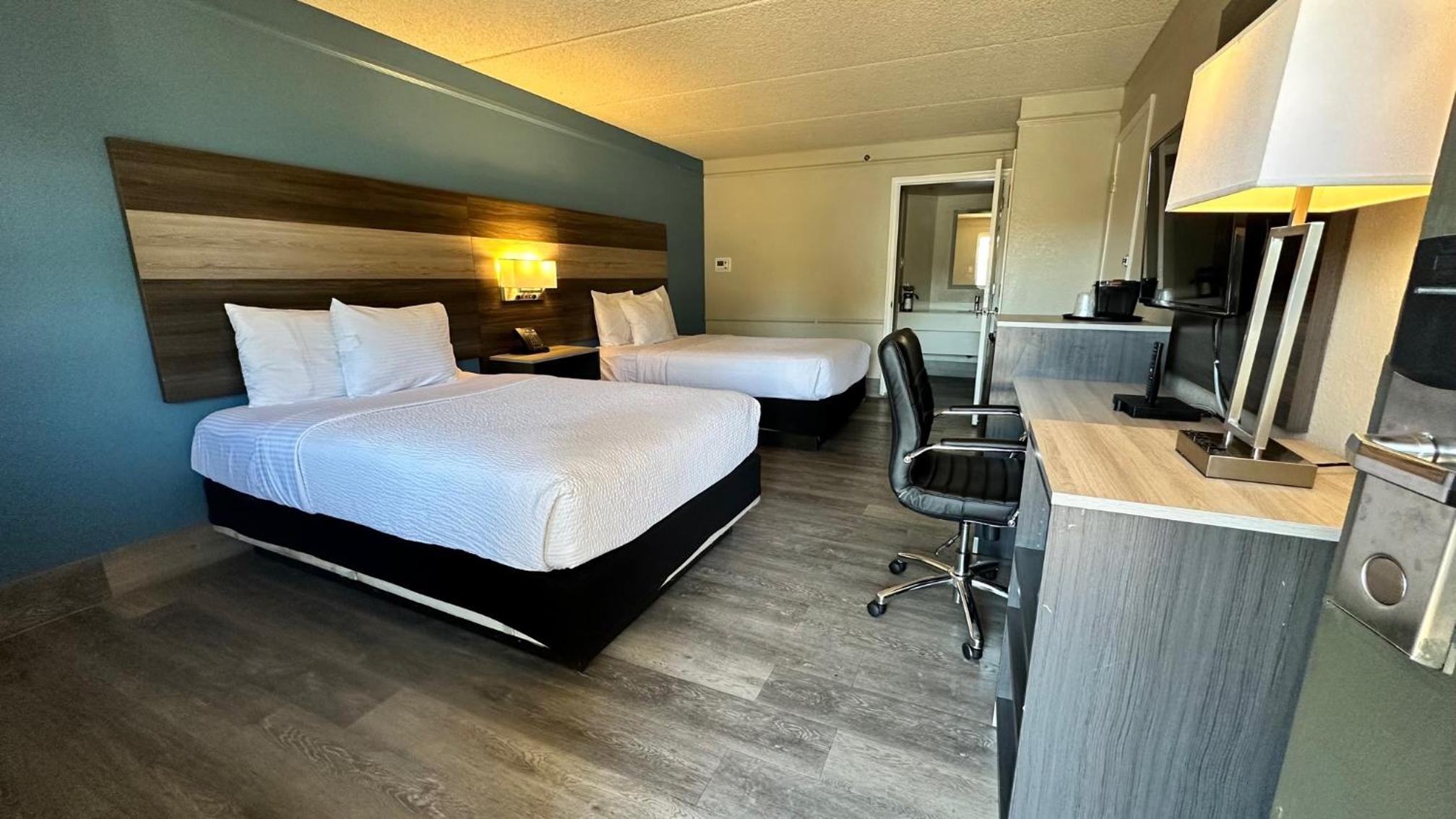 Double Room with Two Double Beds - Photo 3