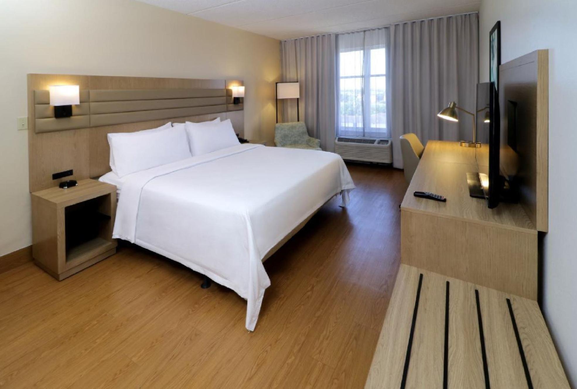 King Room - Non-Smoking - Photo 1