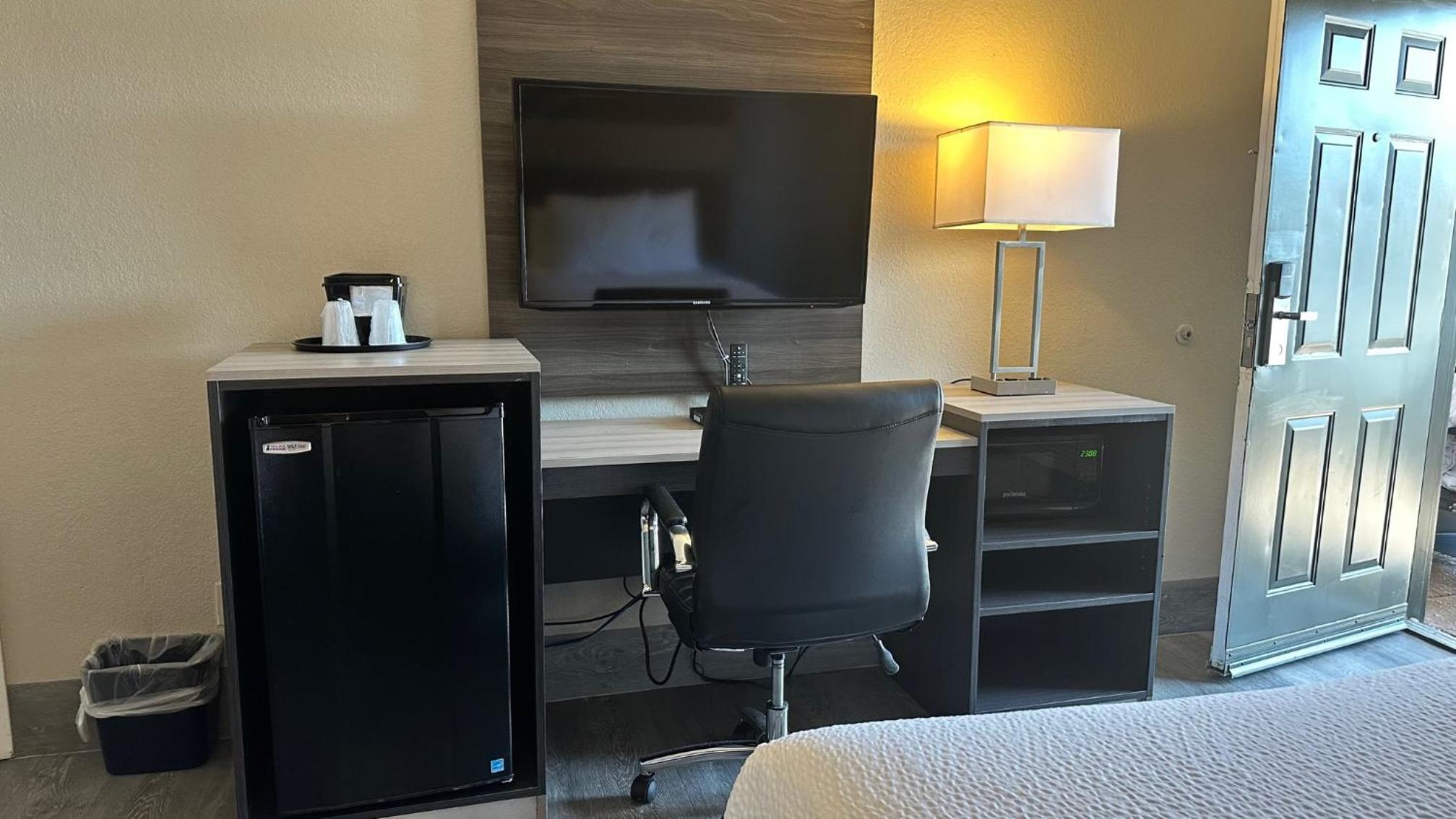Double Room with Two Double Beds - Photo 2