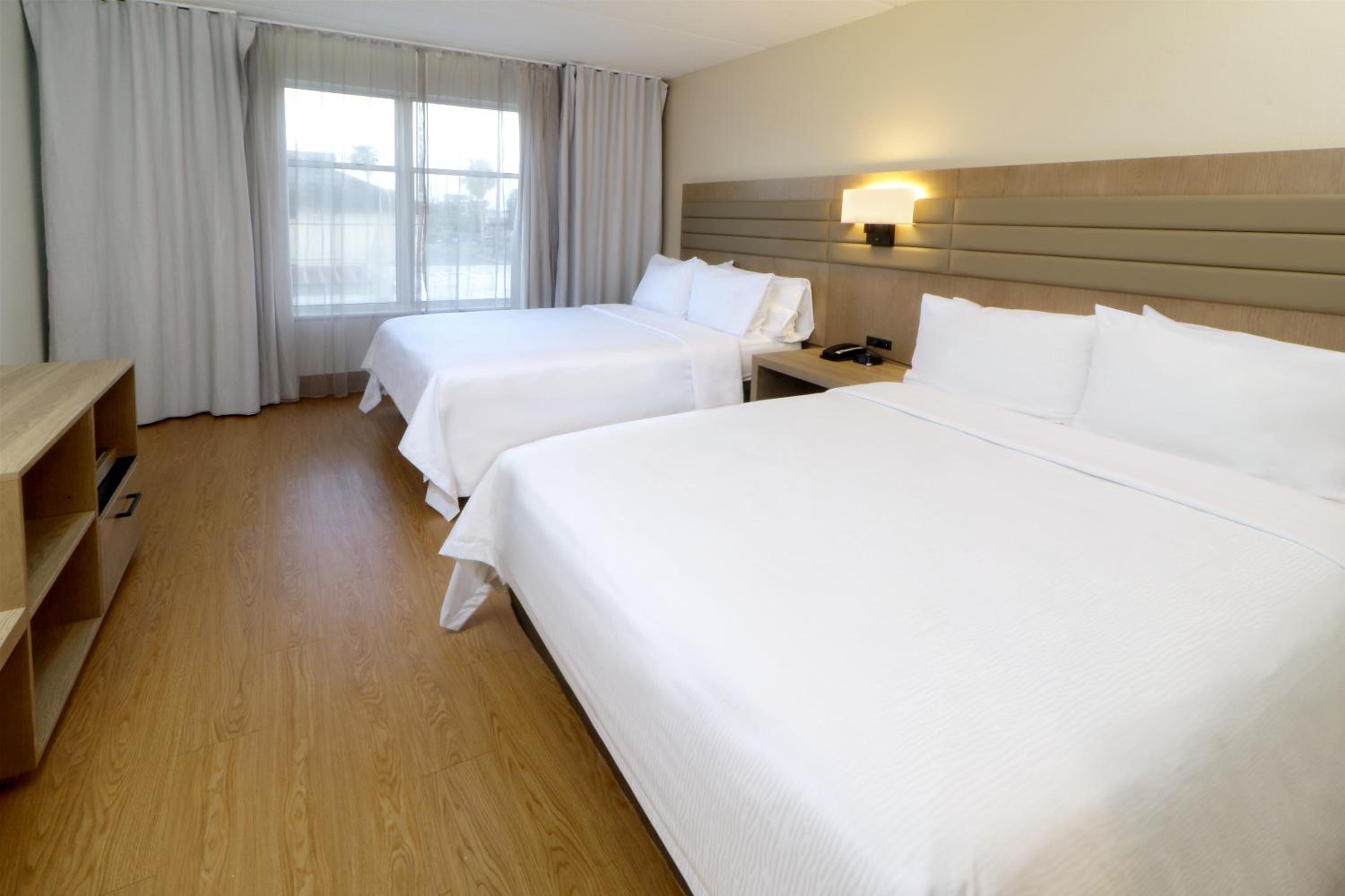 Suite with Two Queen Beds - Non-Smoking - Photo 3