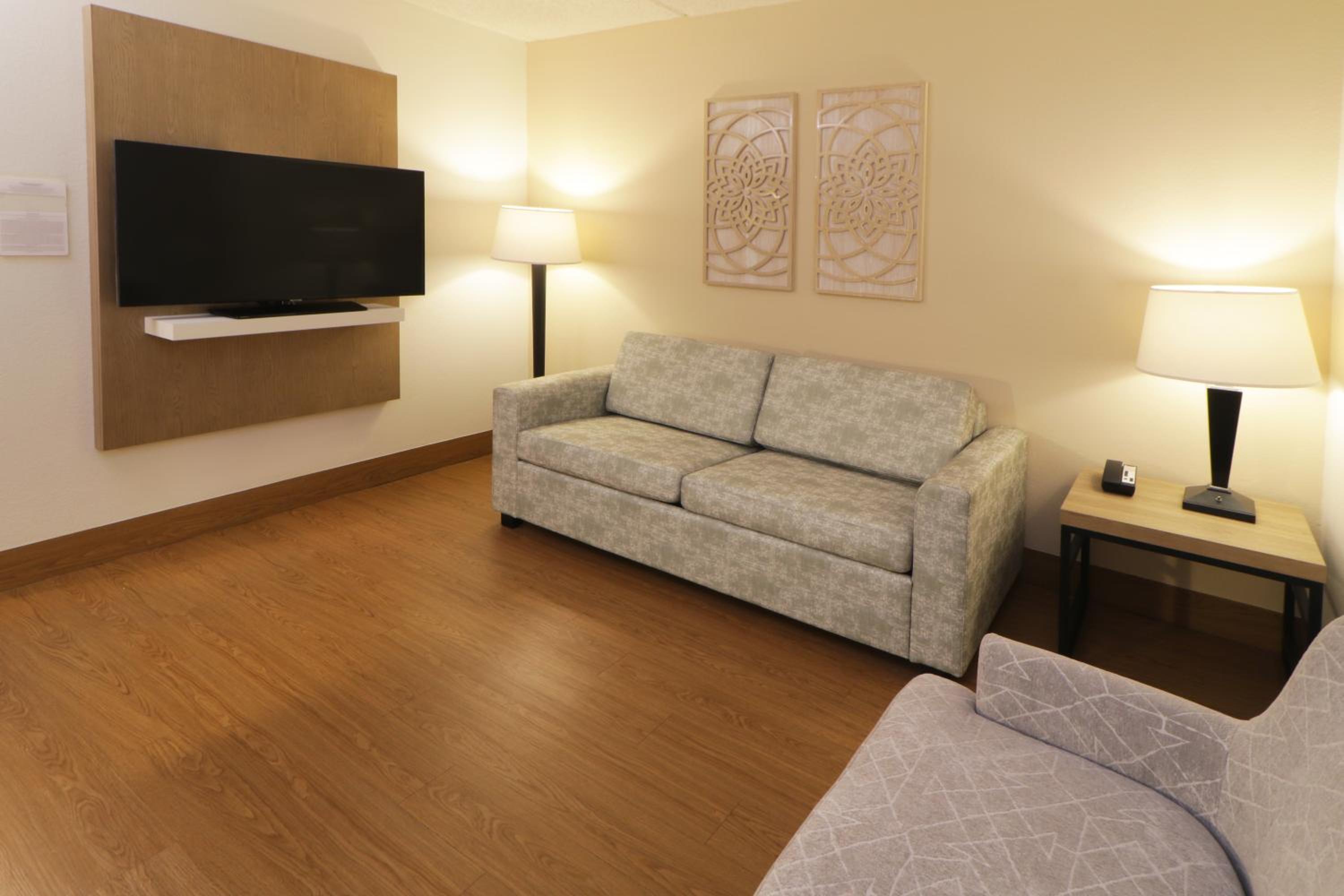Suite with Two Queen Beds - Non-Smoking - Photo 8