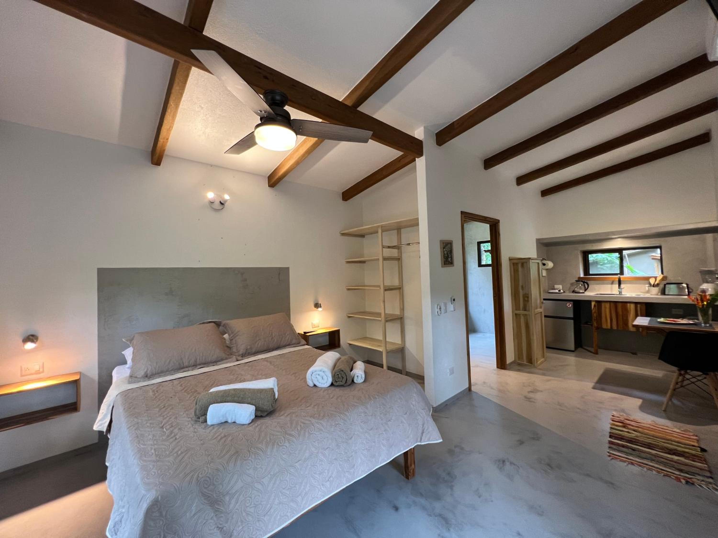 One-Bedroom House photo 1
