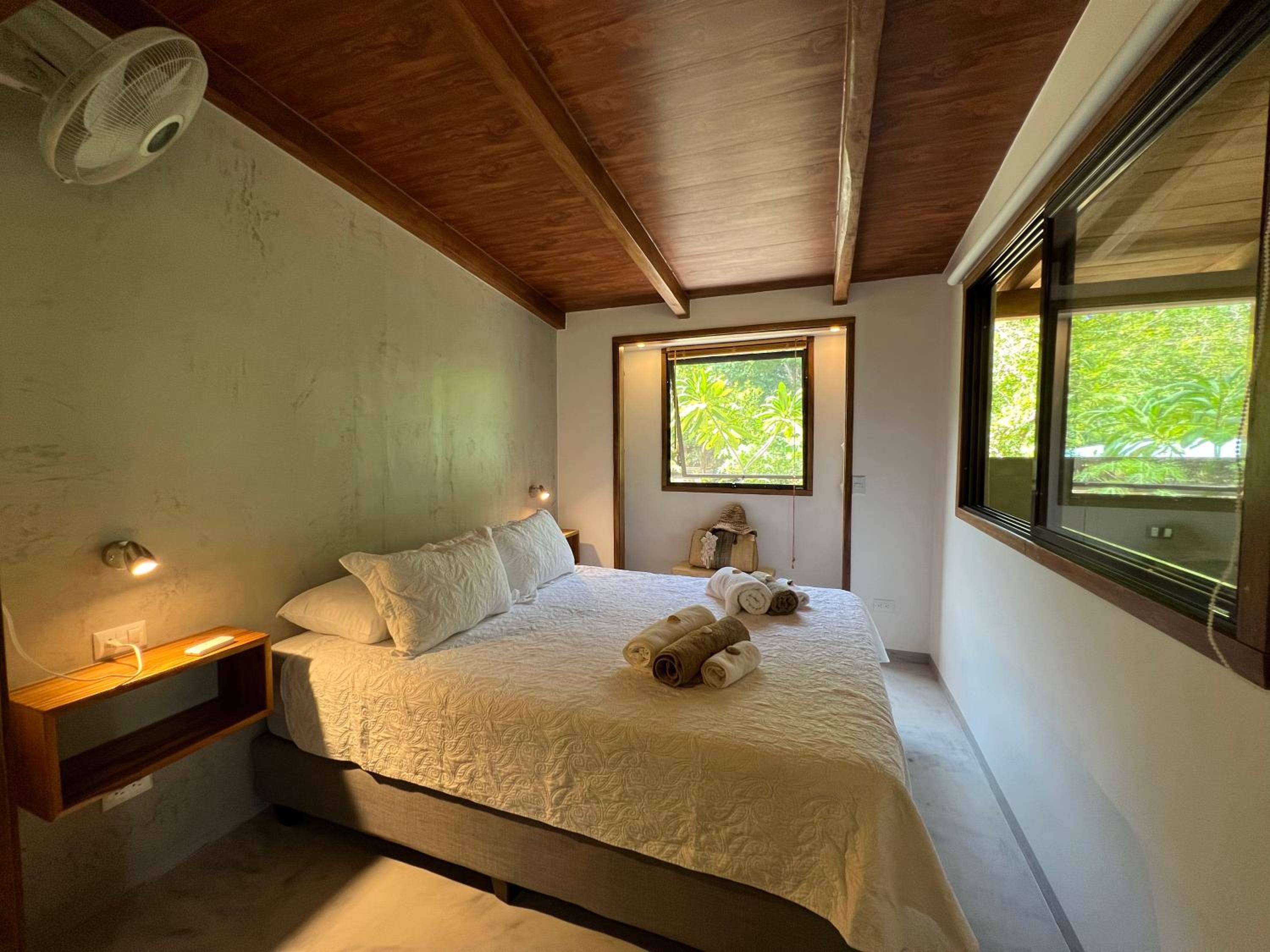 One-Bedroom House photo 1