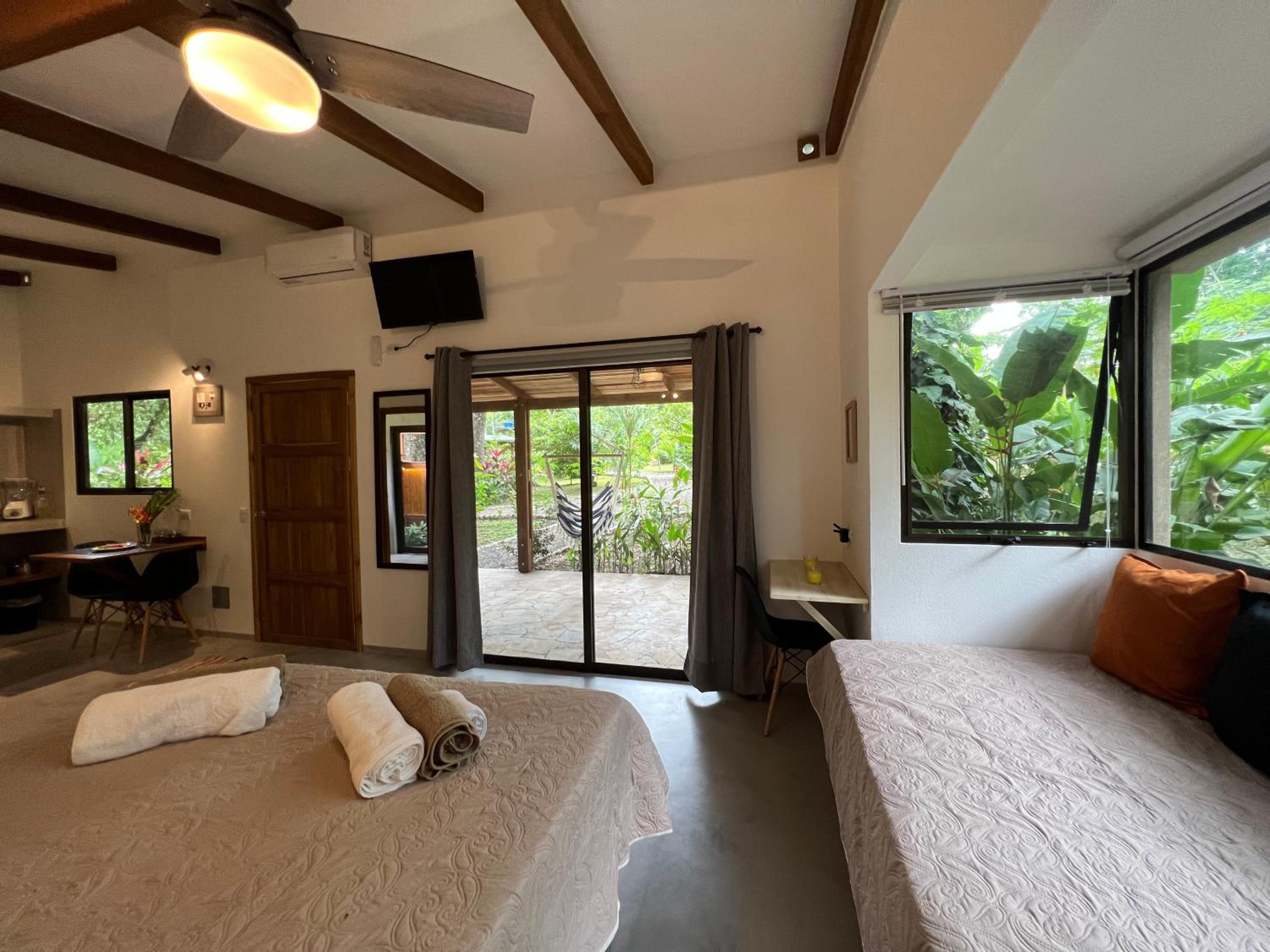 One-Bedroom House photo 1