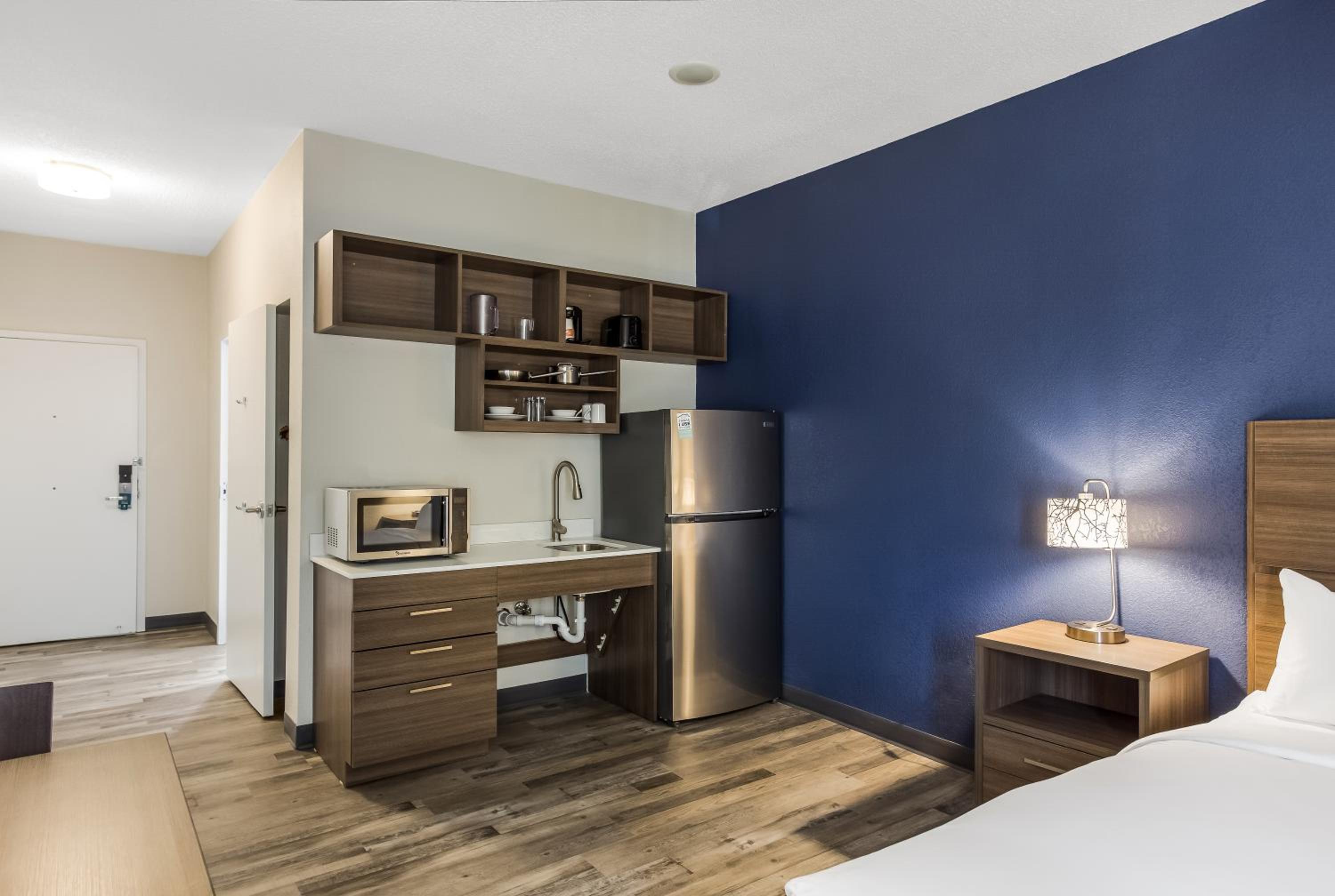 Efficiency Queen Suite - Disability Access/Non Smoking - Photo 2
