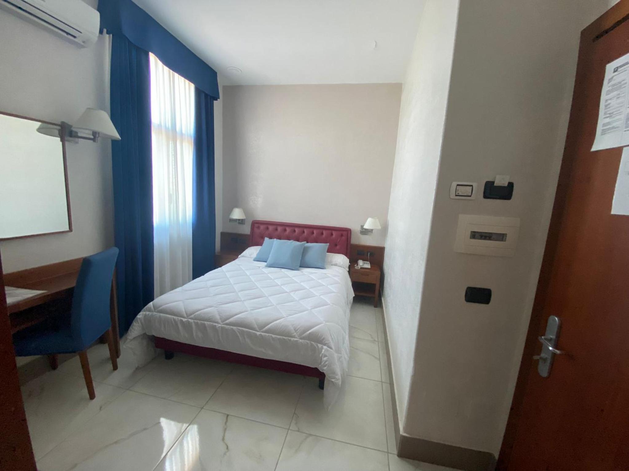 Small Double Room photo 2