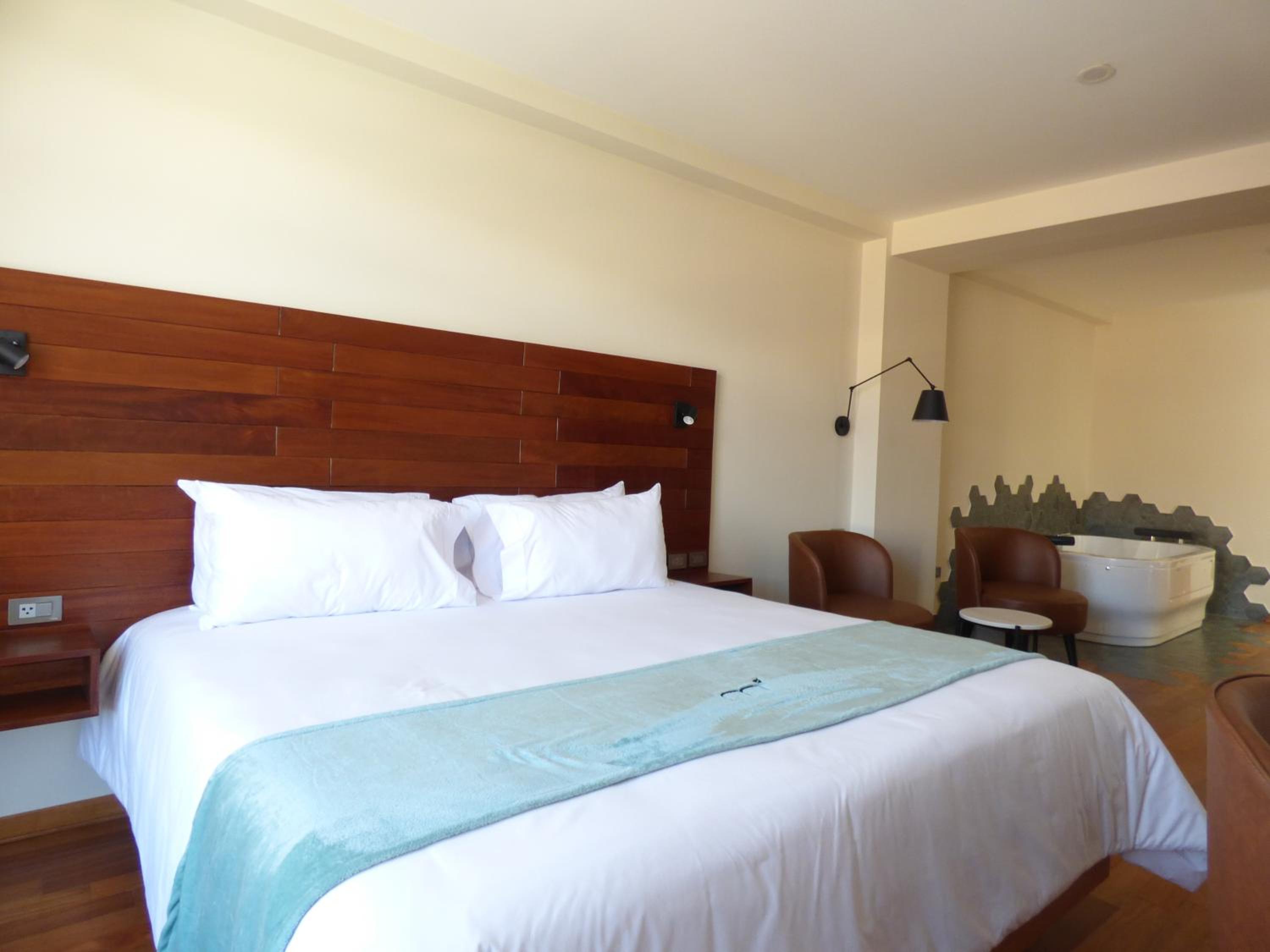 Deluxe Suite with Spa Bath