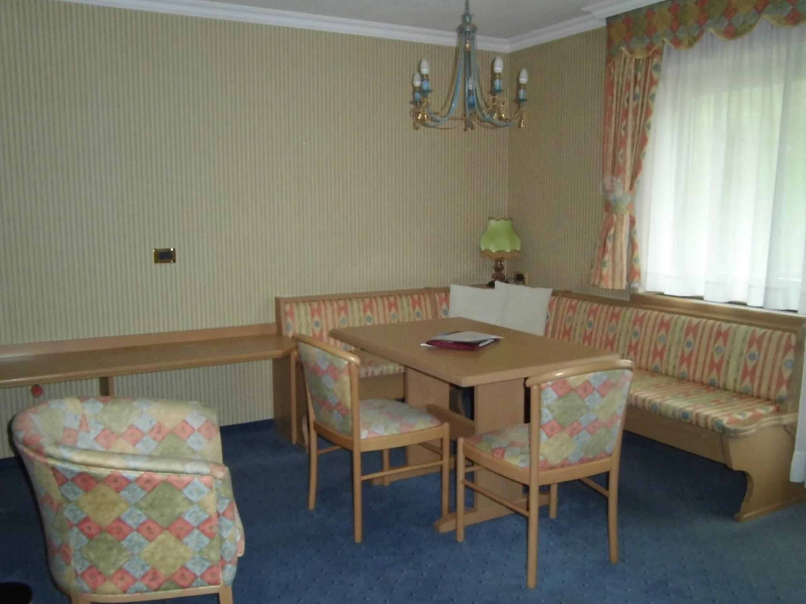Family Room (2 Adults + 2 Children) photo 3