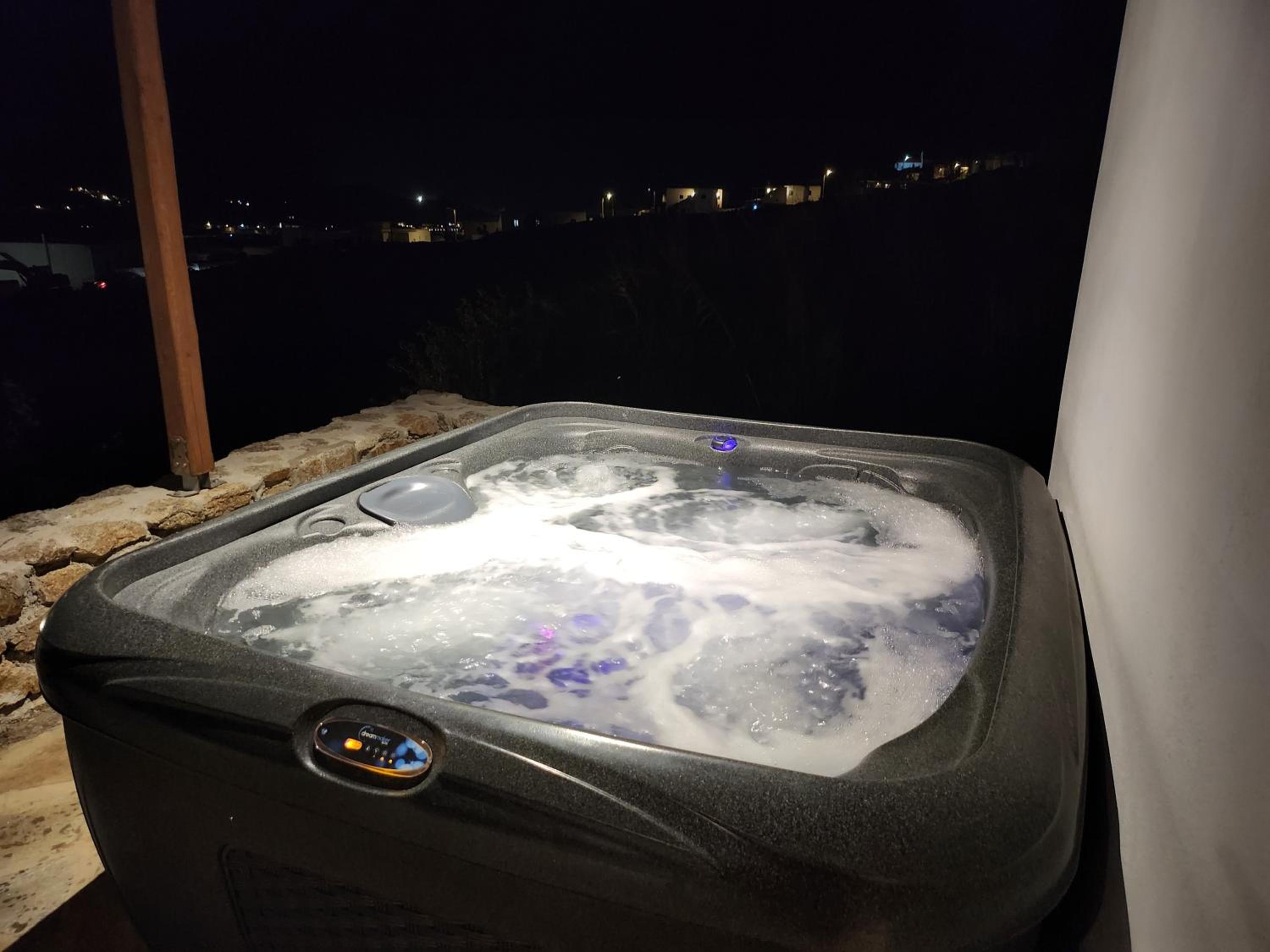 Suite with Hot Tub photo 3