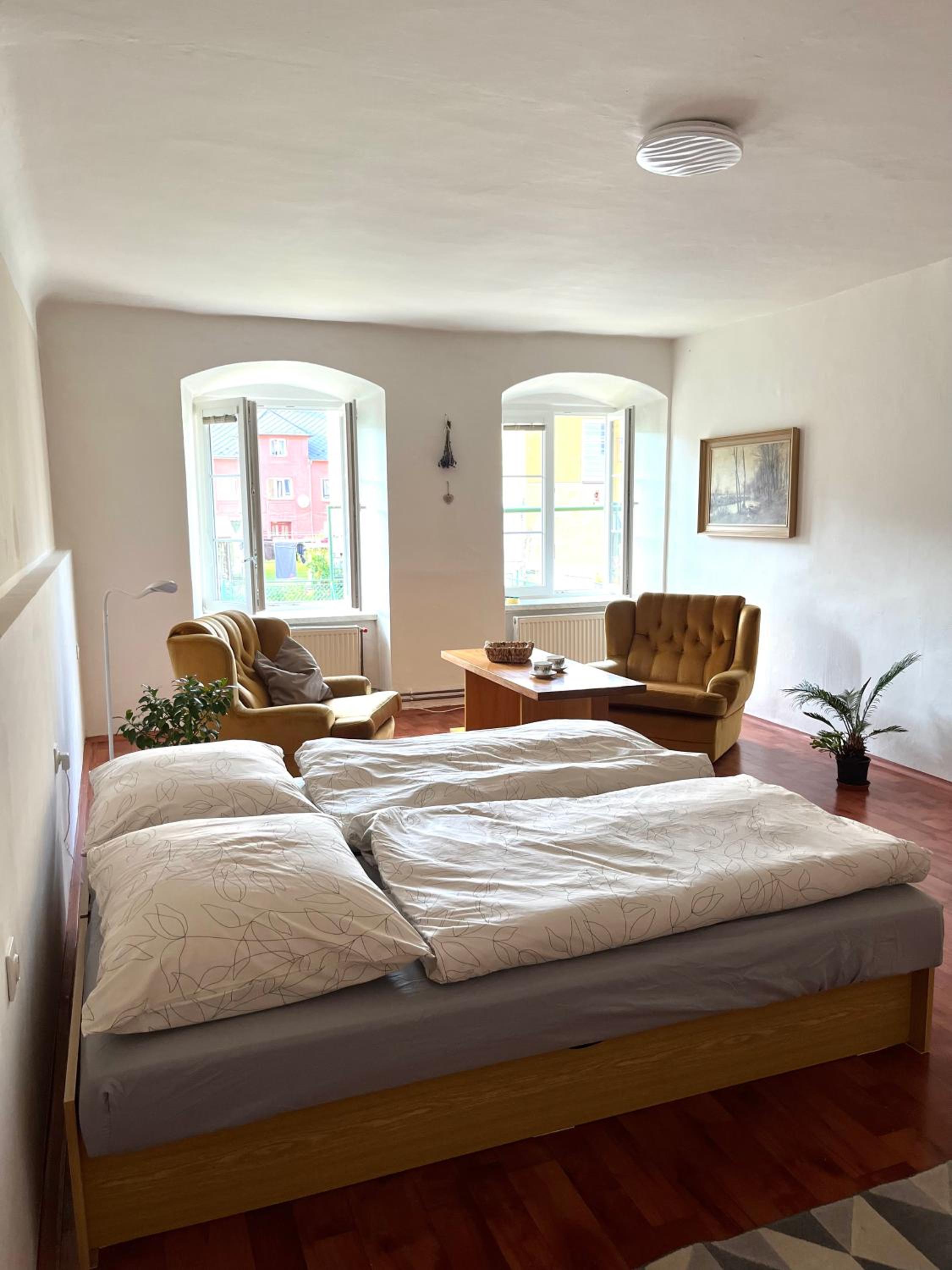One-Bedroom Apartment photo 1