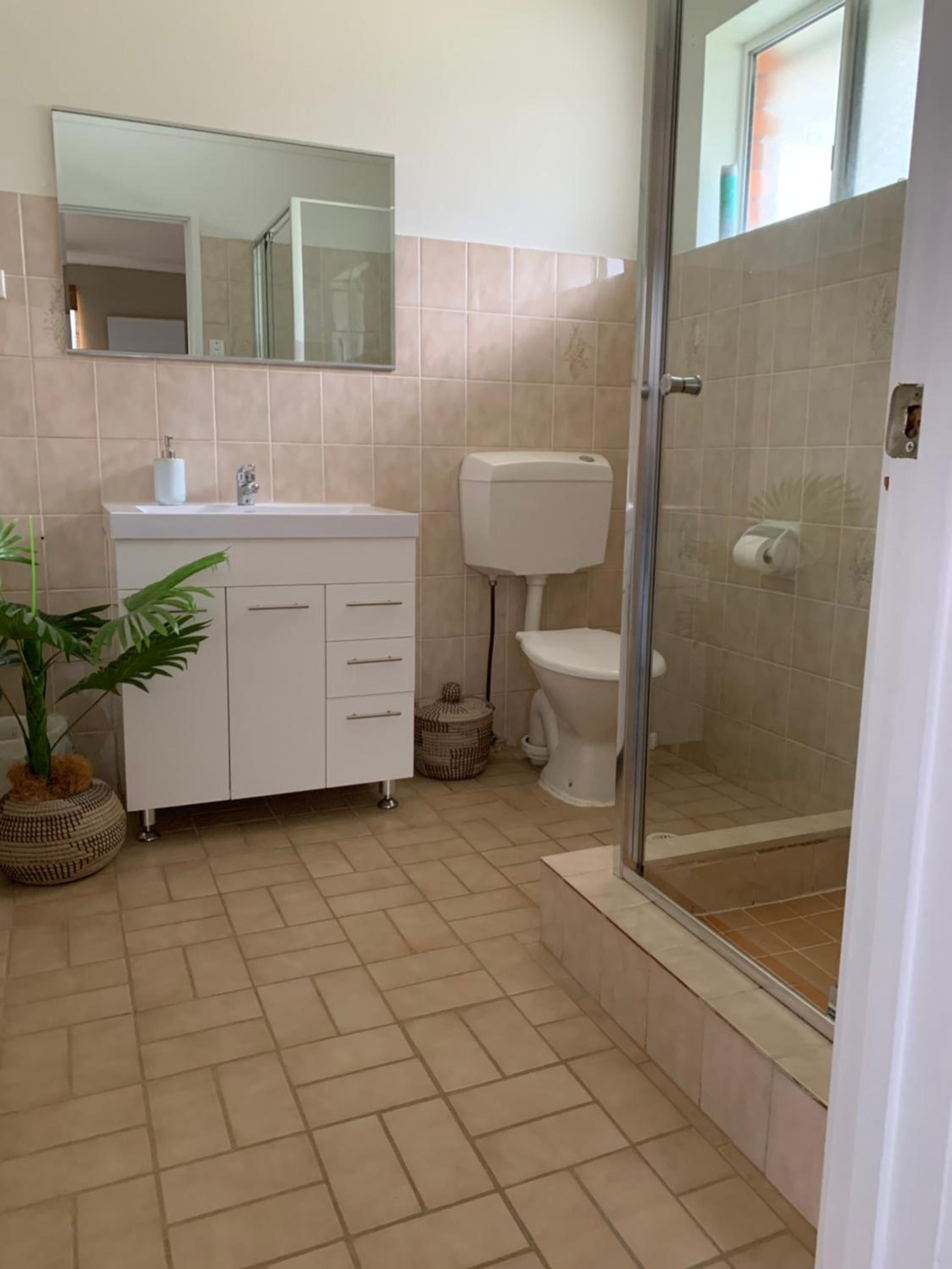 One-Bedroom Apartment - Photo 9