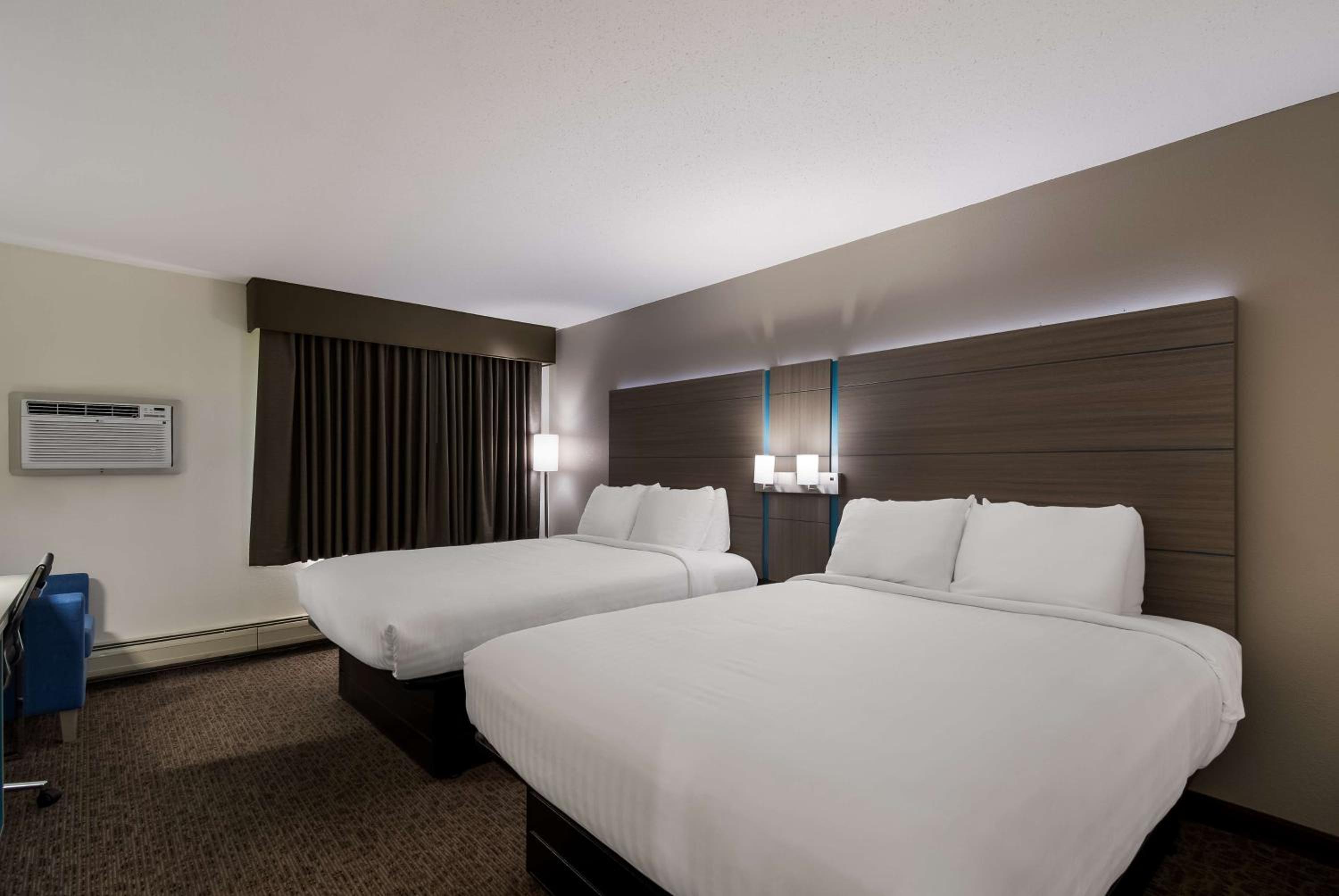 Double Room With Two Double Beds - Non-Smoking photo 1
