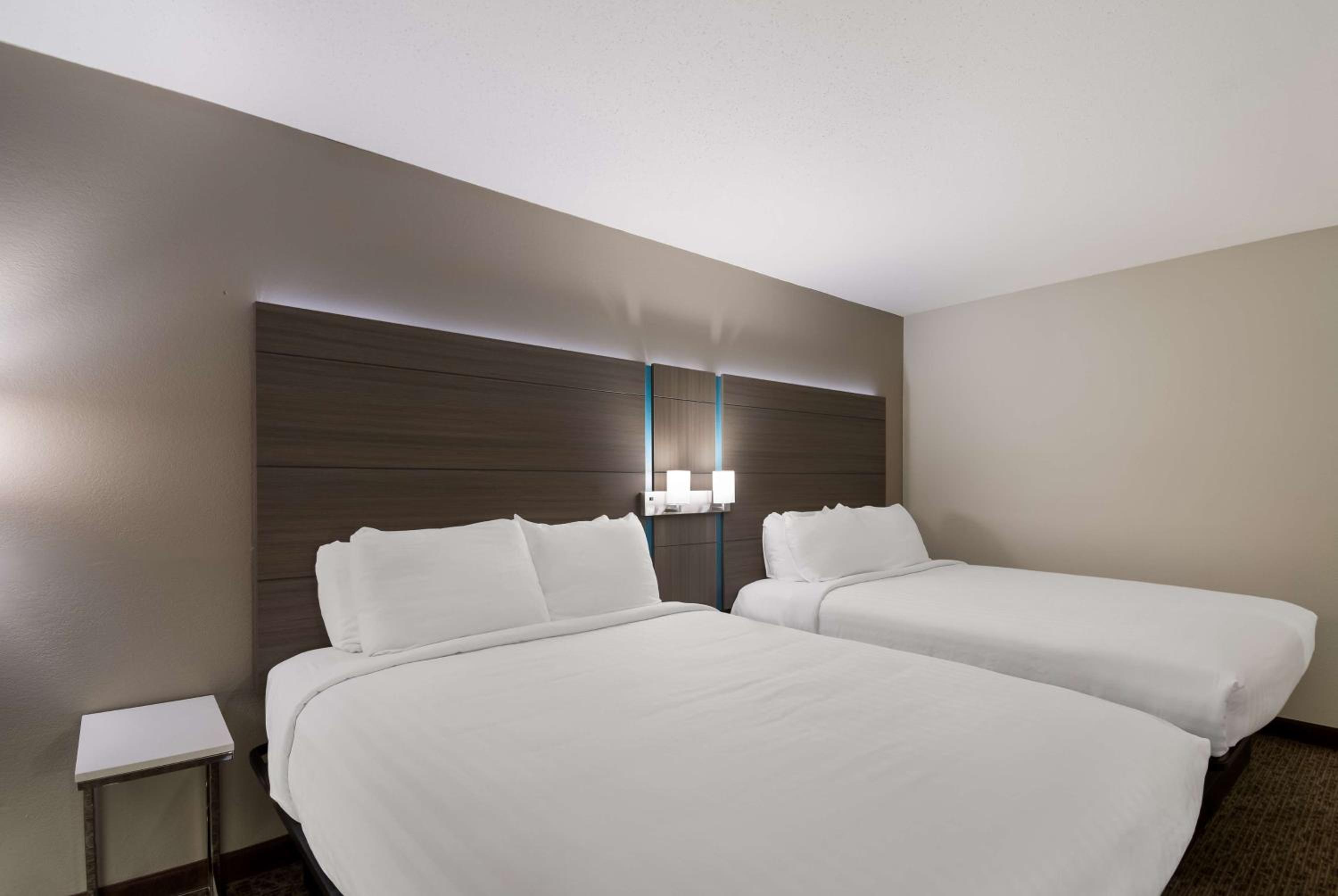 Double Room With Two Double Beds - Non-Smoking photo 2
