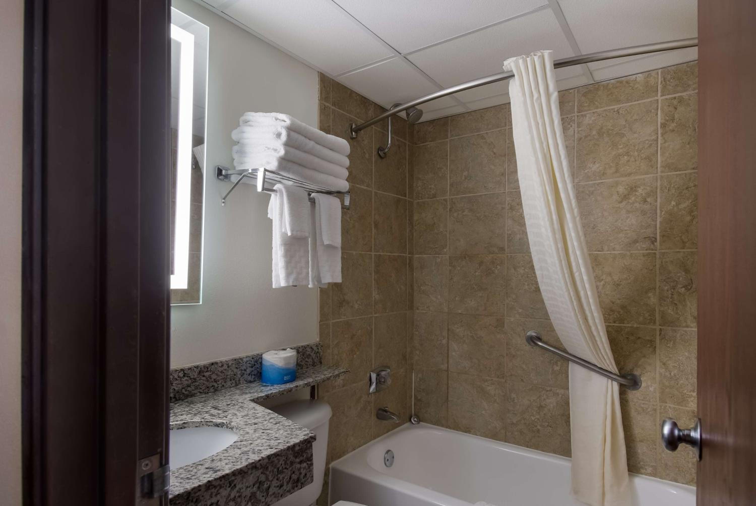 Double Room With Two Double Beds - Non-Smoking photo 3