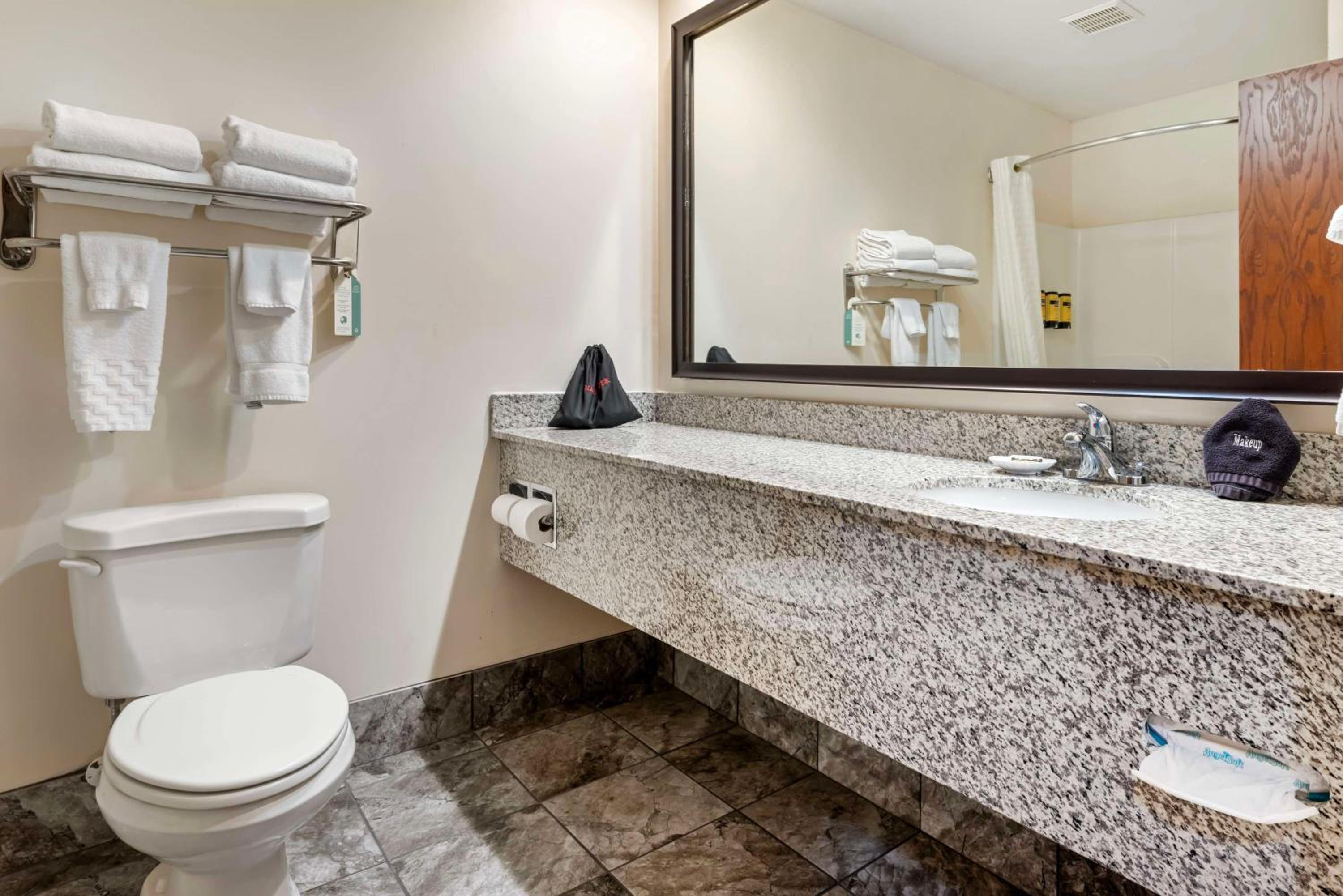 King Room with Kitchenette - Non-Smoking - Photo 4