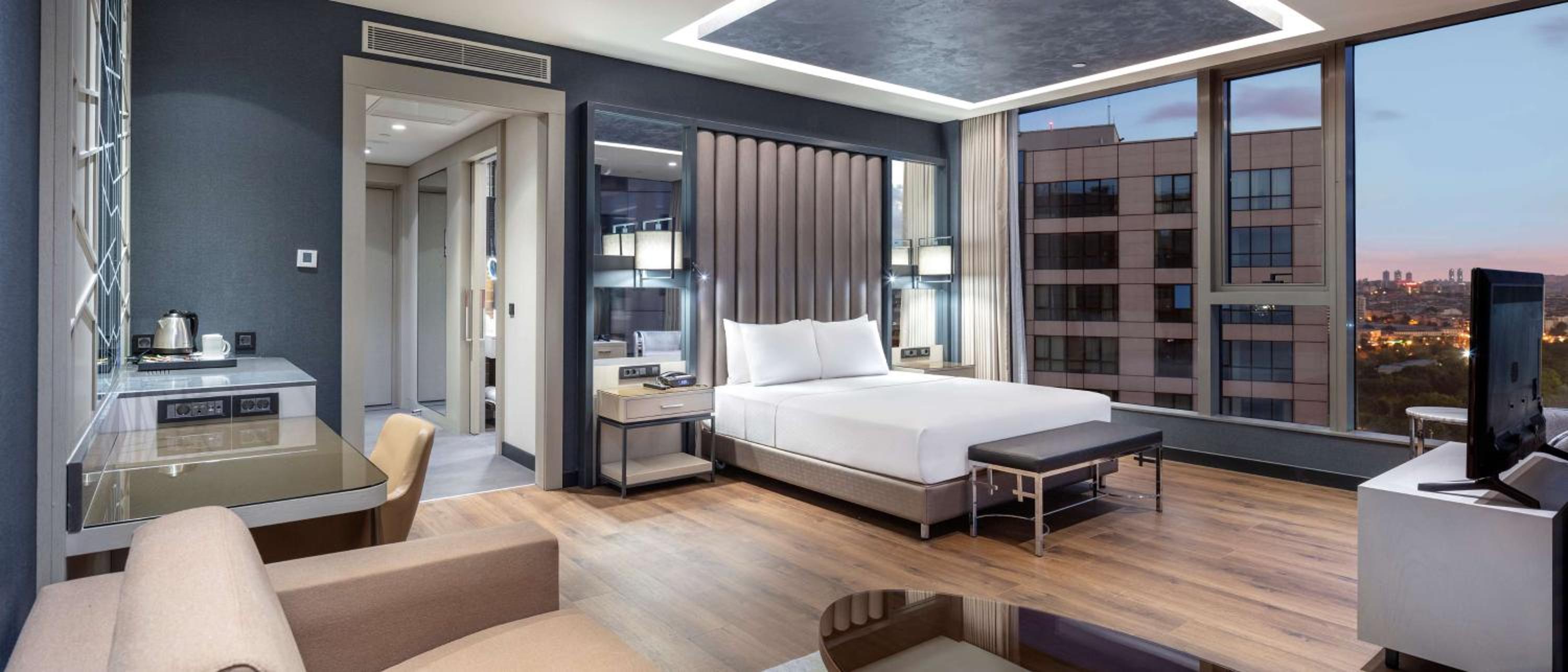 Corner Room - Sea View