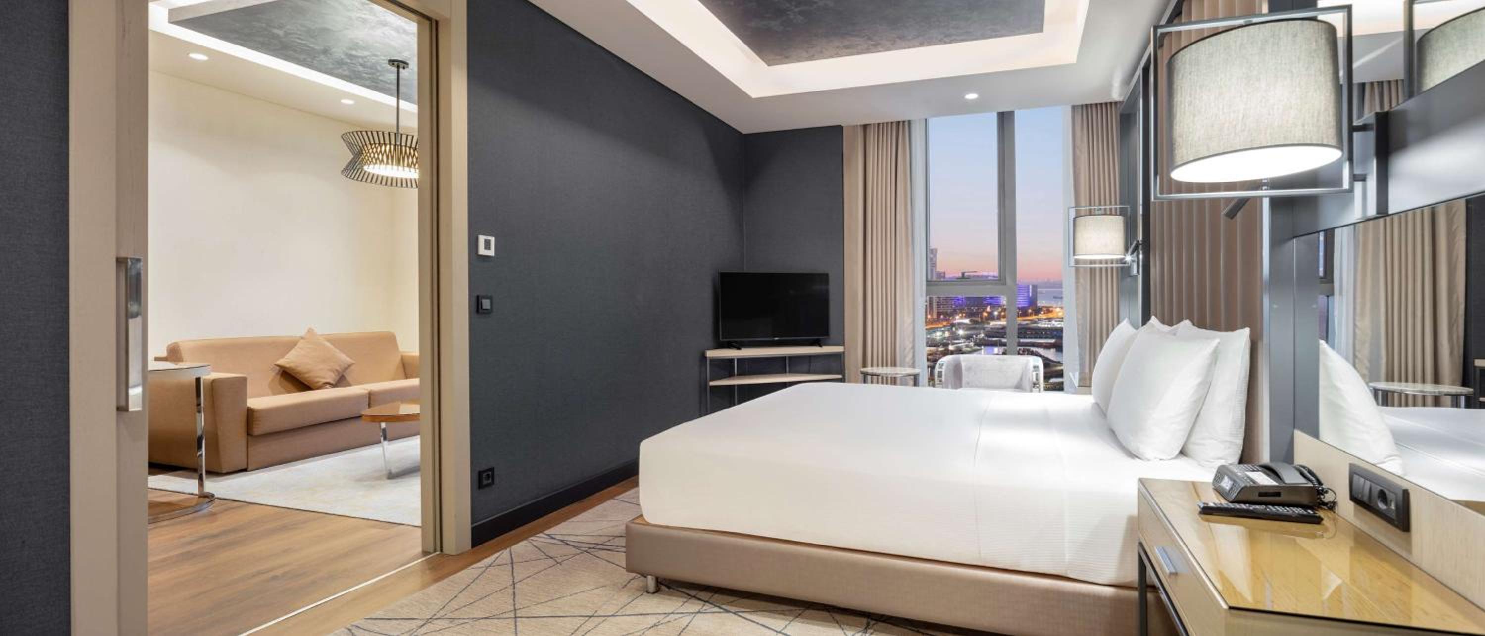 One Bedroom Suite with Sea View thumbnail 6