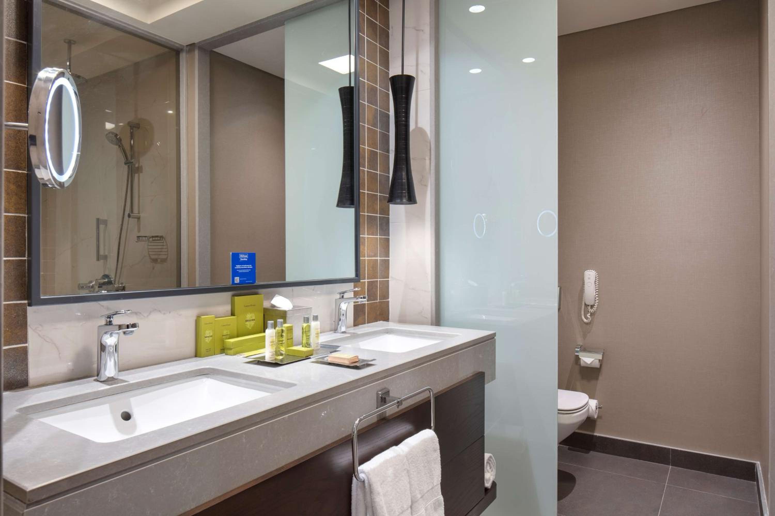 One Bedroom Suite with Sea View thumbnail 5