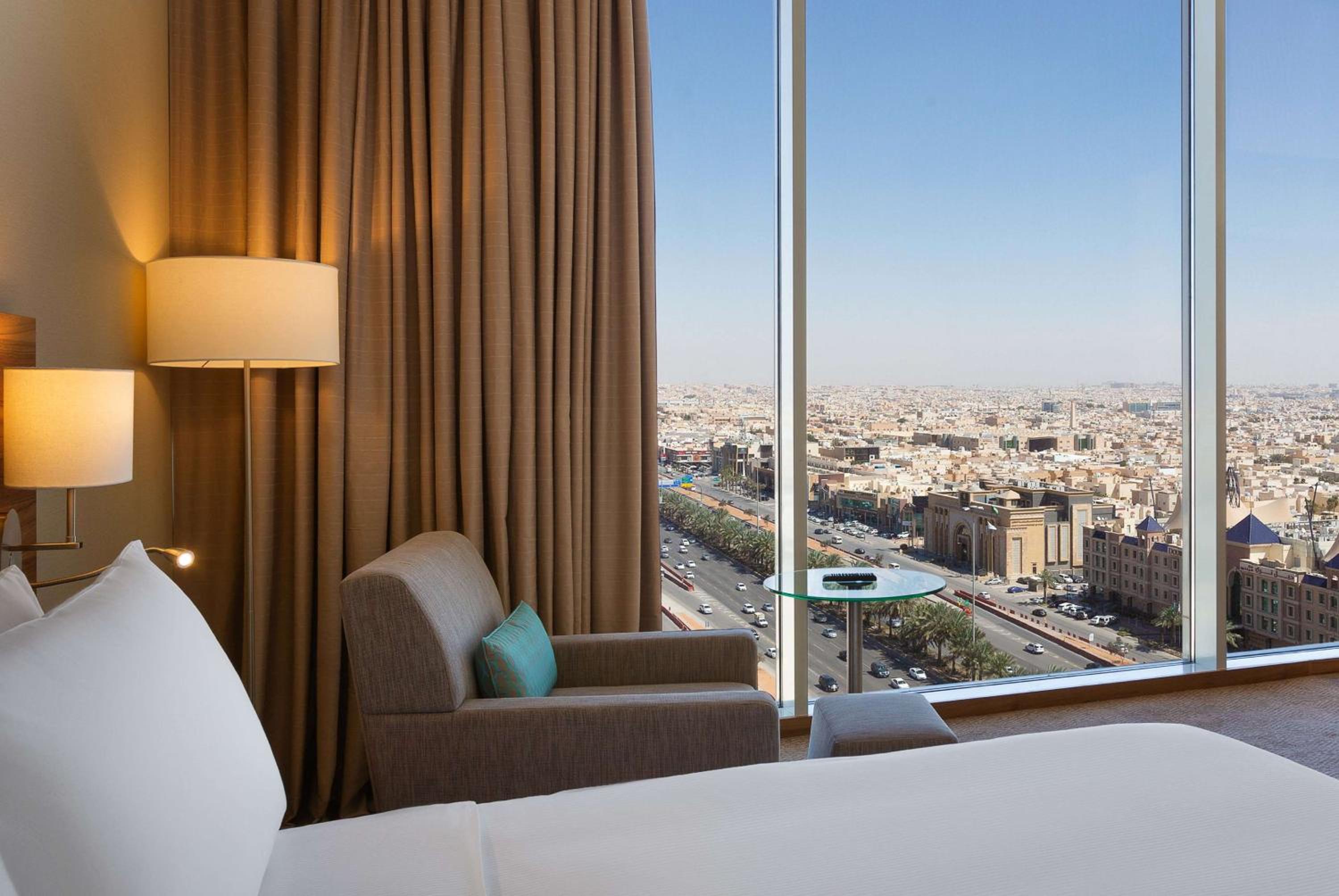 King Room with City View - Photo 4